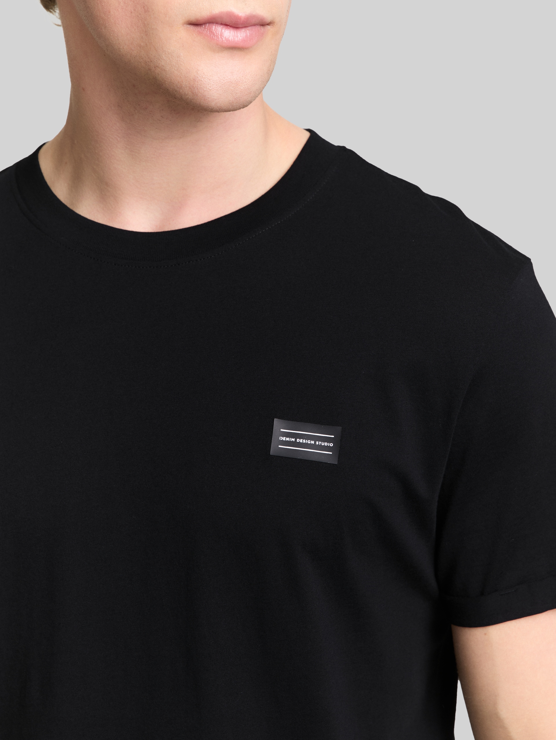 Cotton T-shirt - Black - Detail model view