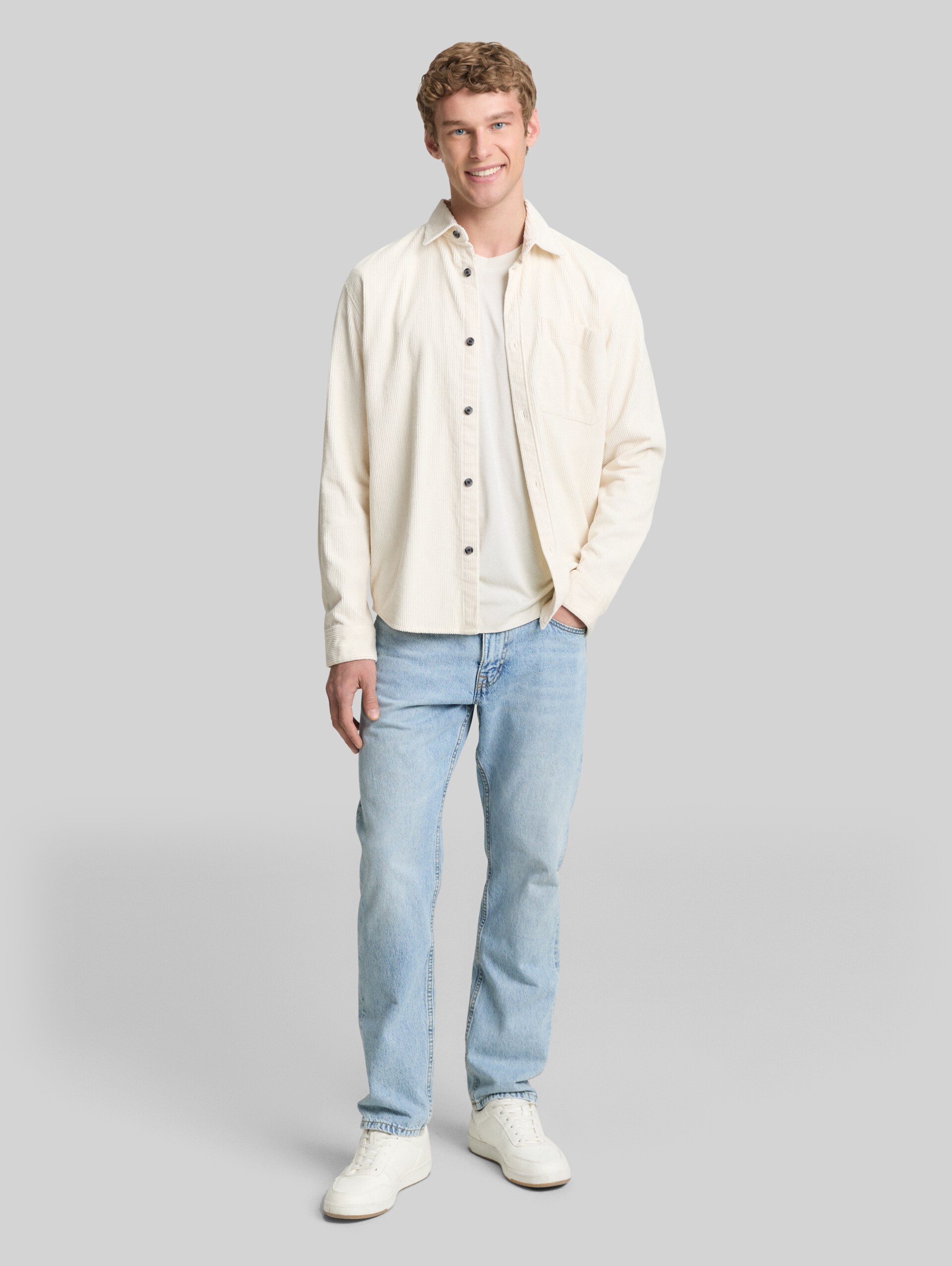 Cotton T-shirt - greyish white - Model front view