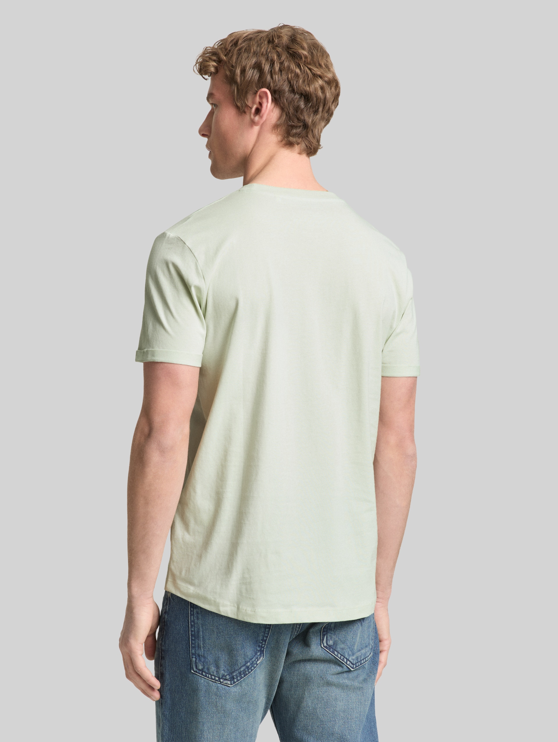 Cotton T-shirt - frozen light mint - Neckline model-back view