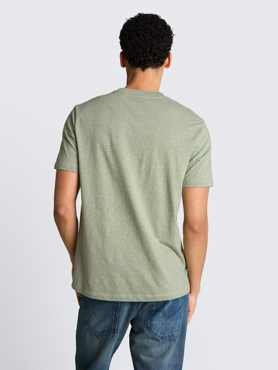 T-Shirt in Melange-Optik - frozen light mint melange - Auschnitt Model-Rückansicht