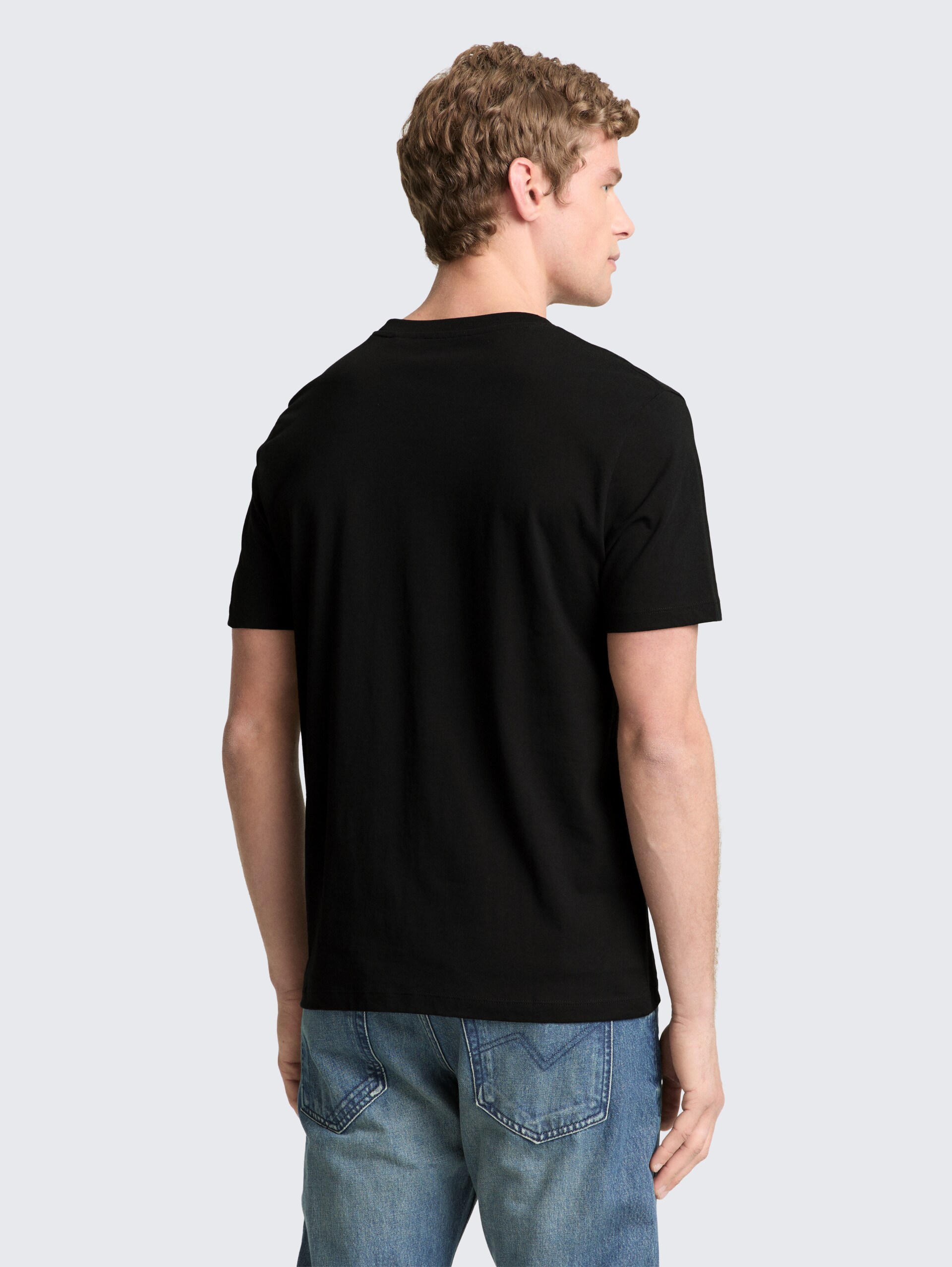T-Shirt mit Print - Black - Auschnitt Model-Rückansicht