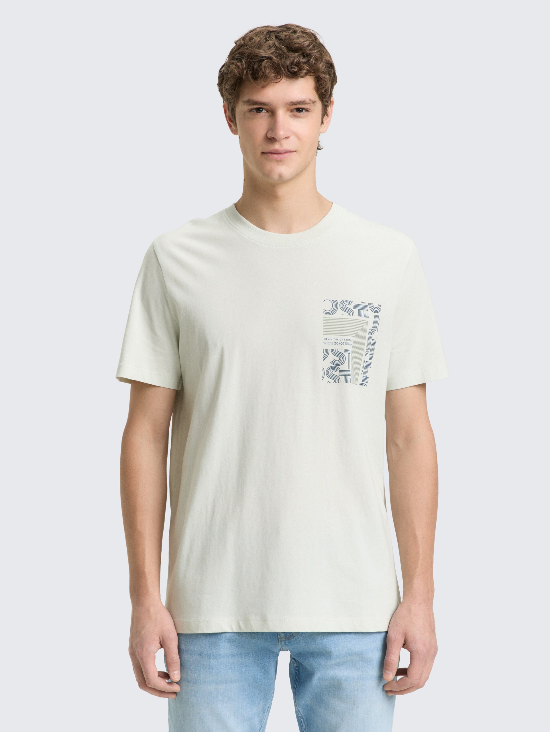T-Shirt mit Print - frozen light mint - Ausschnitt Model-Vorderansicht