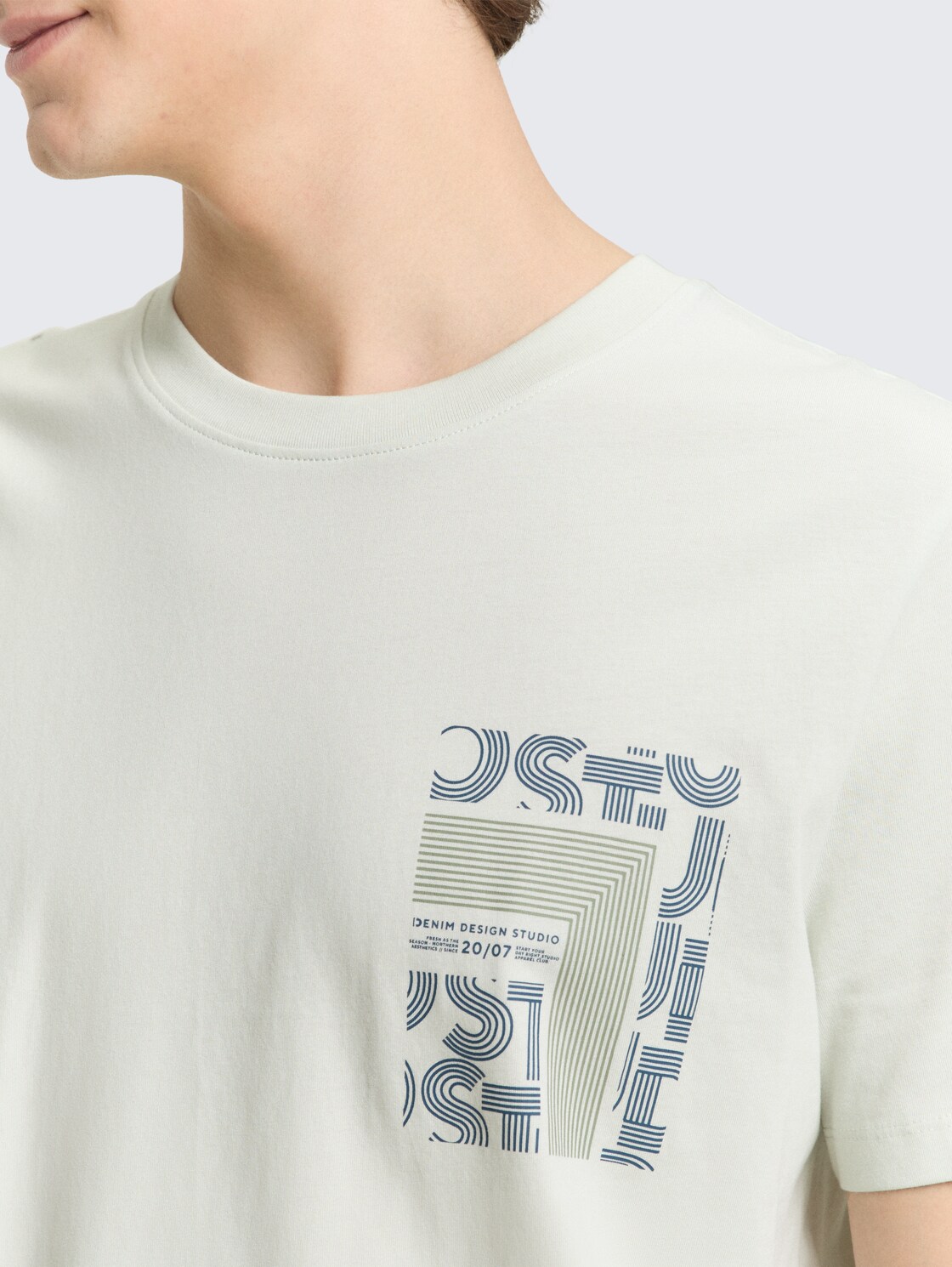 T-Shirt mit Print - frozen light mint - Detail-Model-Ansicht