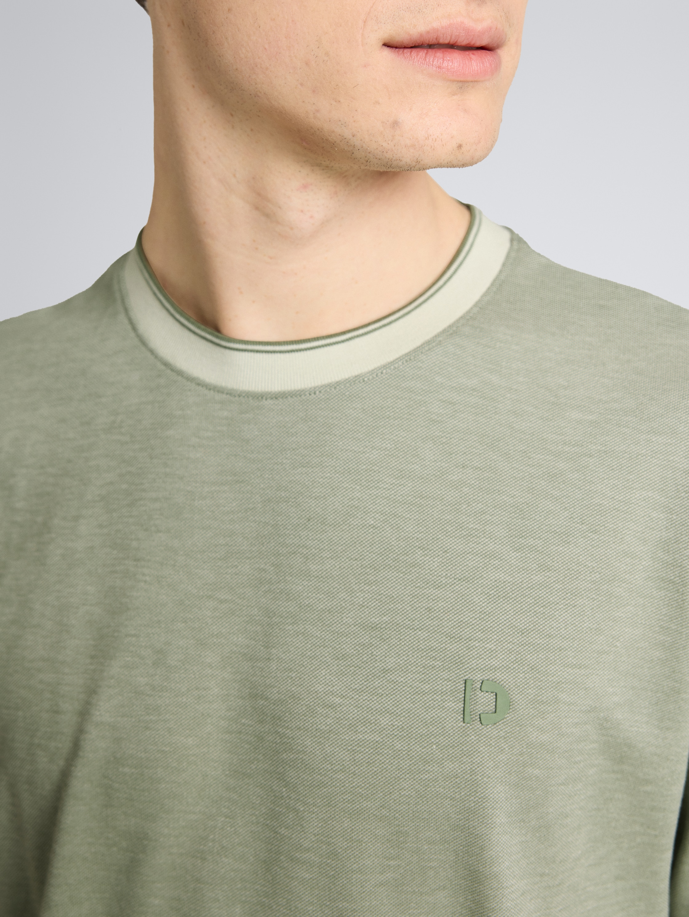 Relaxed Fit Piqué T-Shirt - mint sea spray two tone pique - Detail-Model-Ansicht