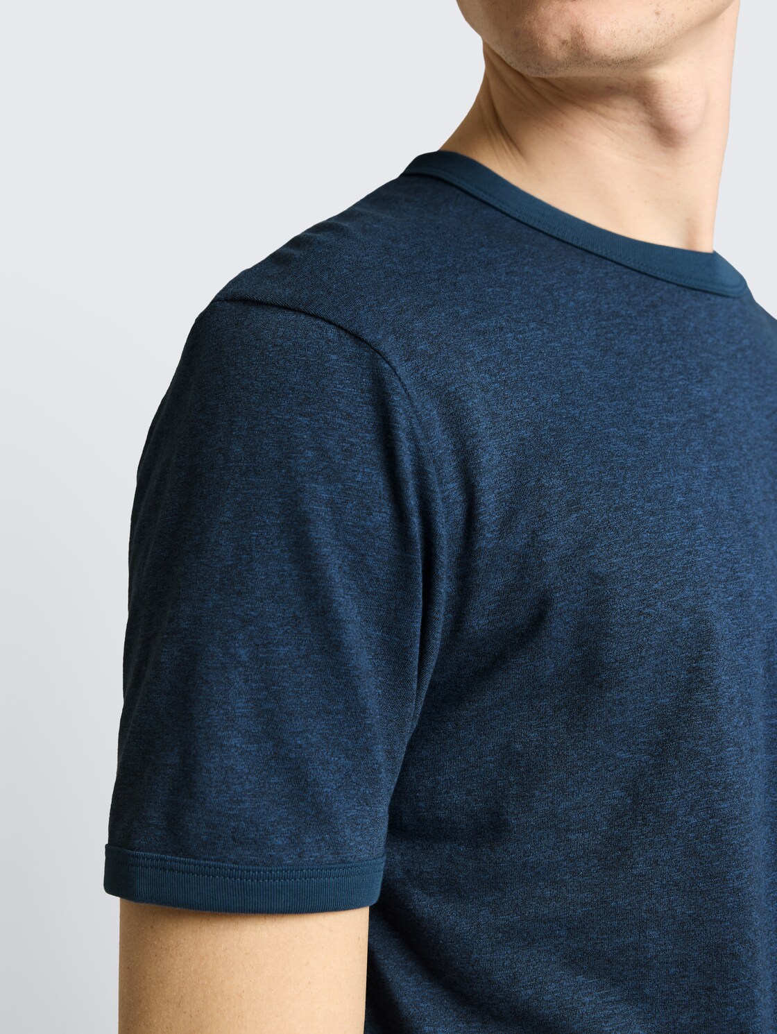T-Shirt in Melange-Optik - nighttime blue melange - Detail-Model-Ansicht