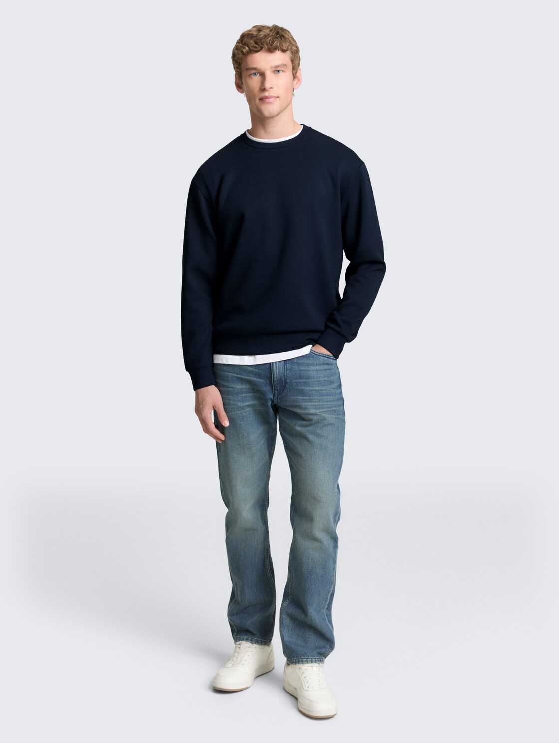 Basic Scuba Sweatshirt - sky captain blue - Model-Vorderansicht