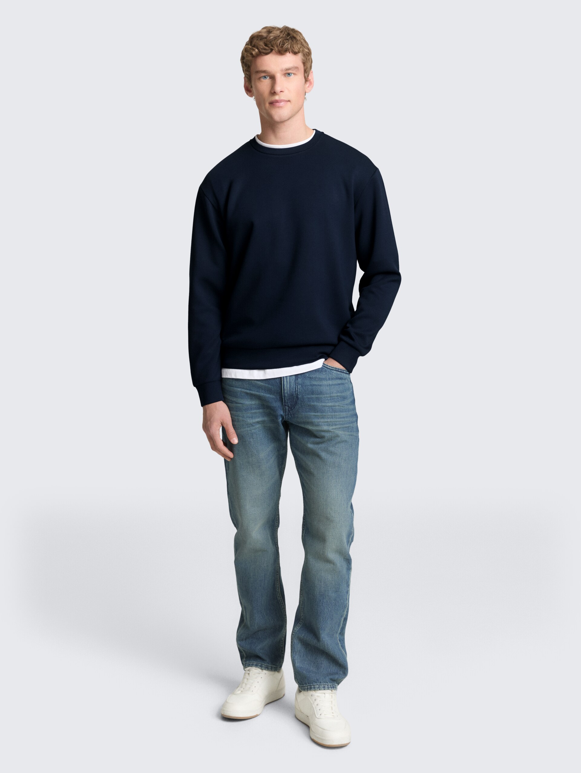 Basic Scuba Sweatshirt - sky captain blue - Model-Vorderansicht