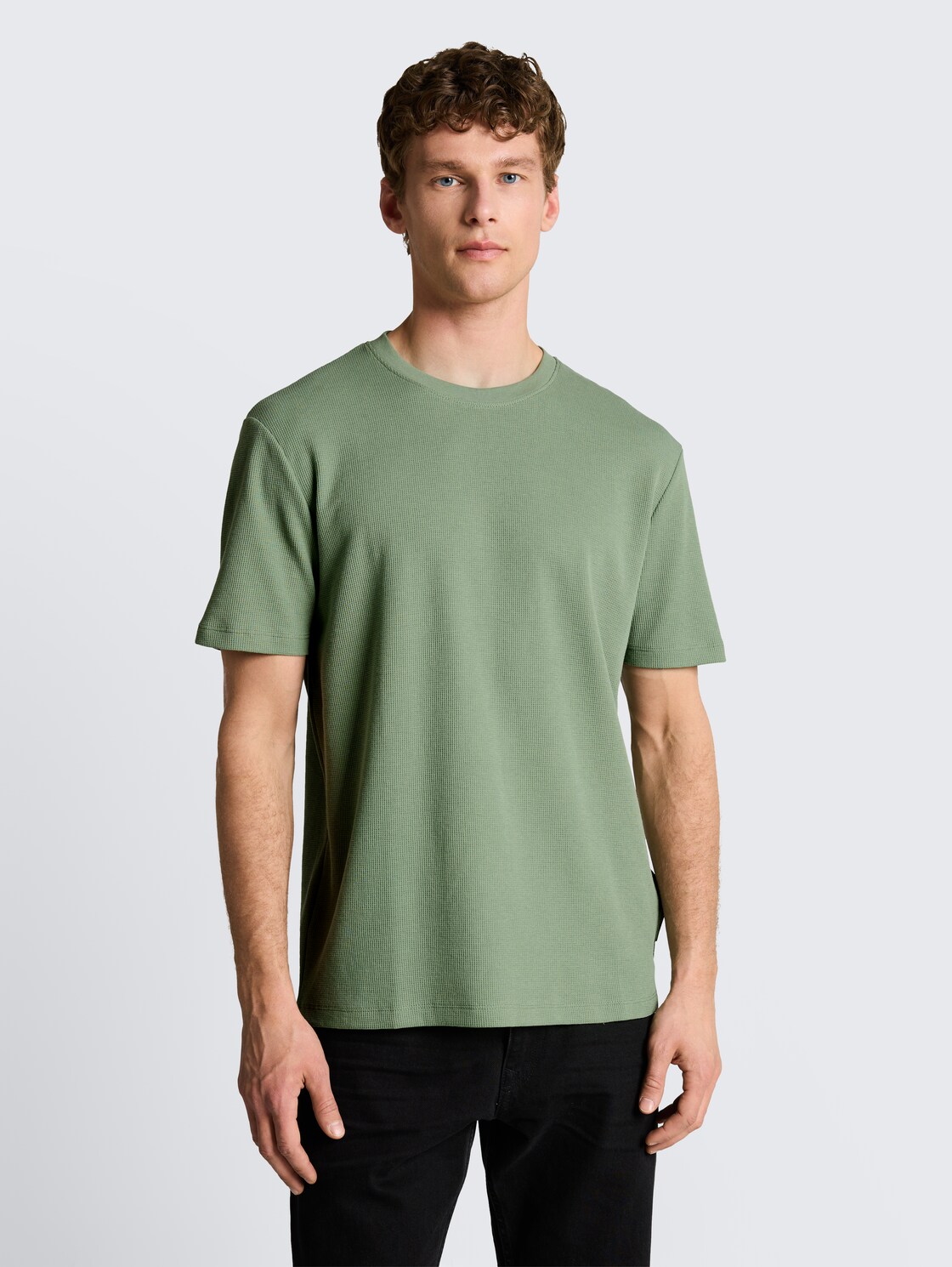 T-Shirt mit Waffelstruktur - Sea Spray - Ausschnitt Model-Vorderansicht