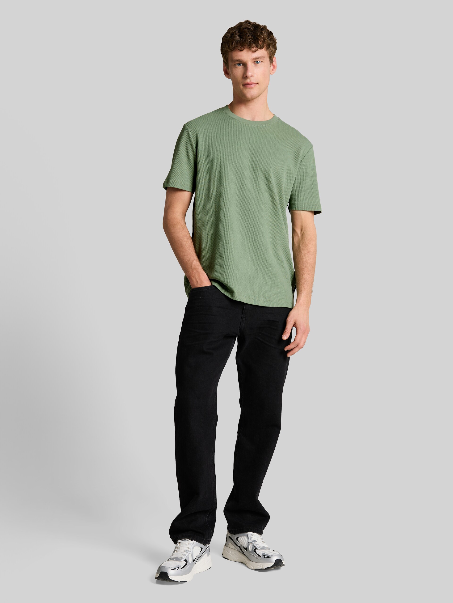T-shirt with waffle texture - Sea Spray - Model front view