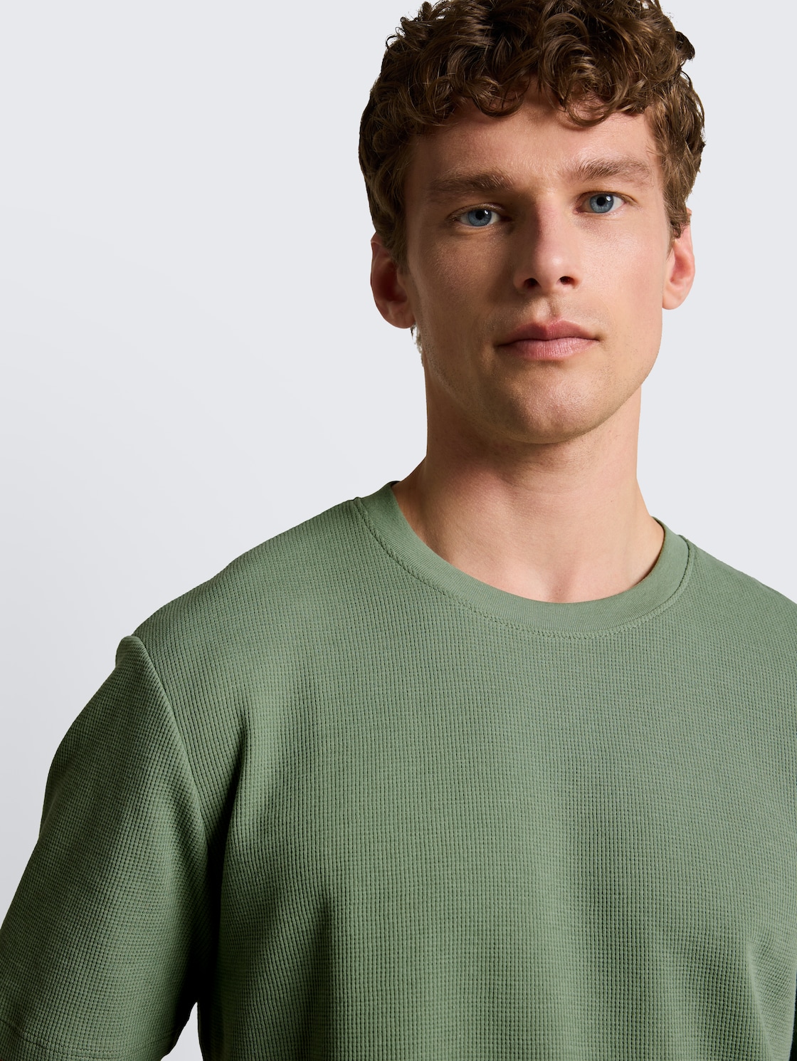T-Shirt mit Waffelstruktur - Sea Spray - Detail-Model-Ansicht