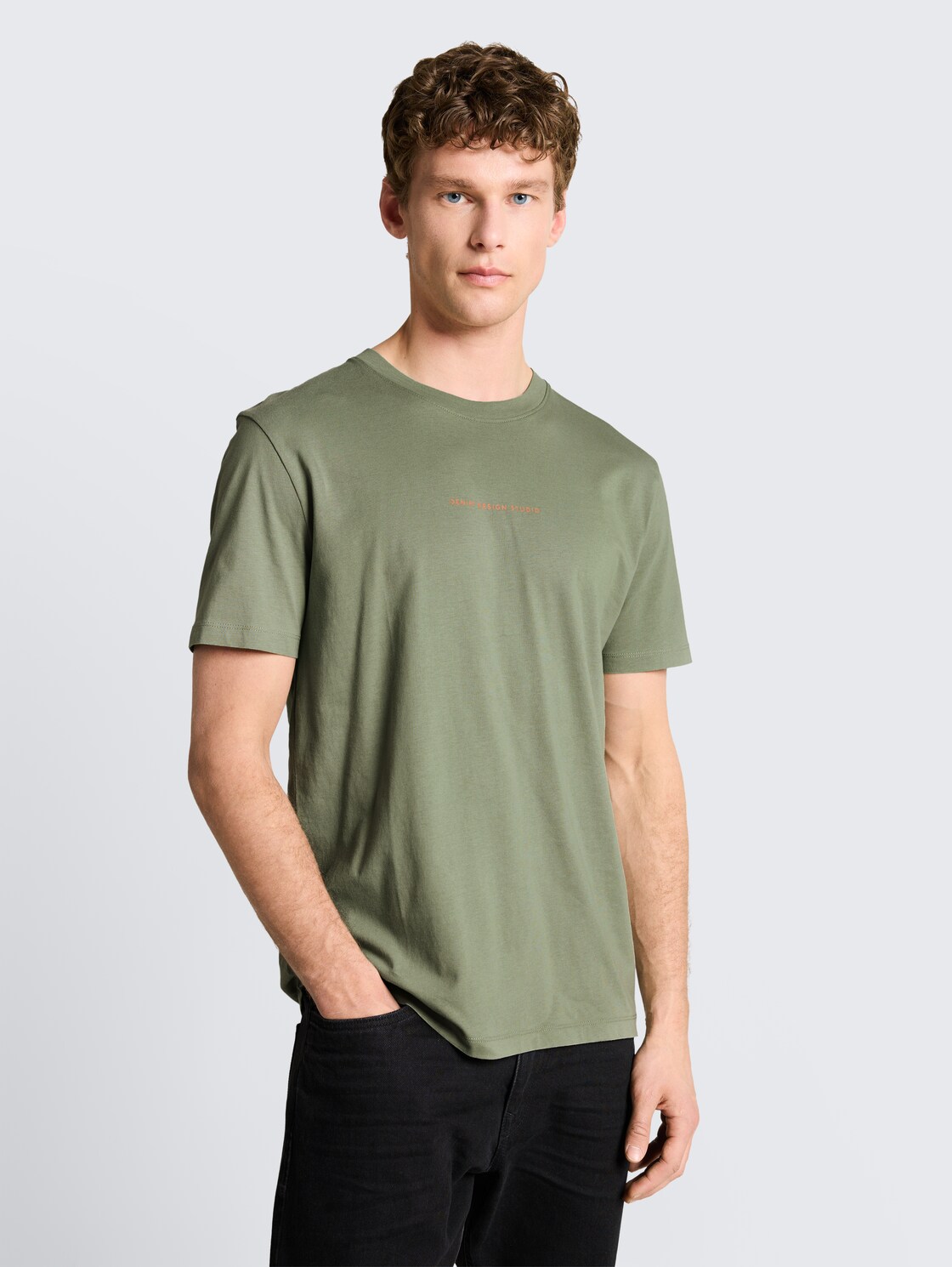 T-Shirt mit Rückenprint - Sea Spray - Ausschnitt Model-Vorderansicht