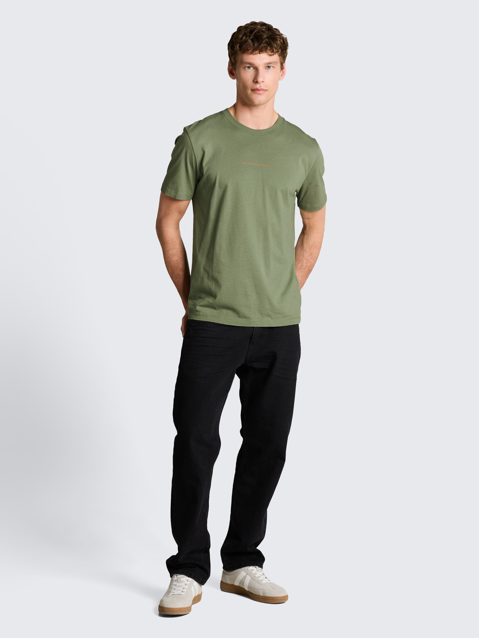 T-Shirt mit Rückenprint - Sea Spray - Model-Vorderansicht