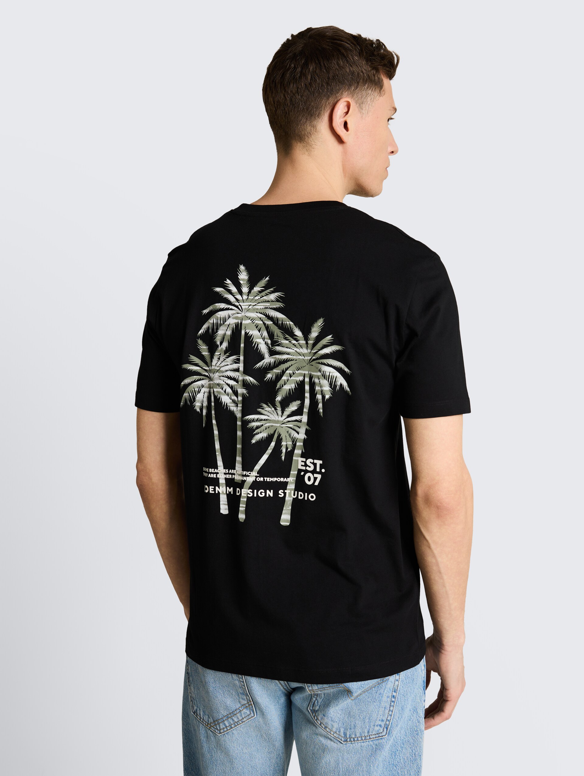 T-shirt met print op de rug - Black - Neklijn model-achteraanzicht