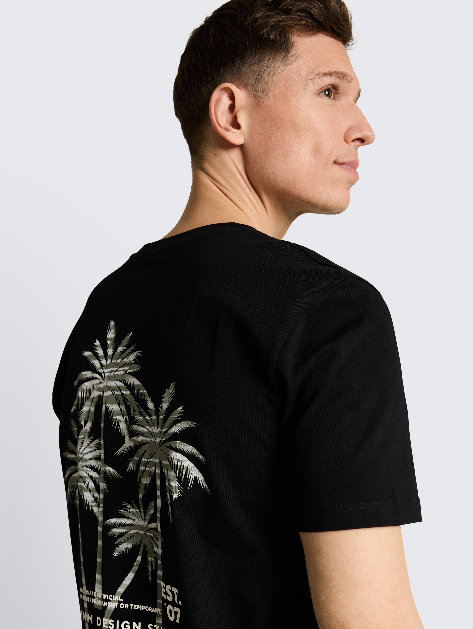 T-shirt met print op de rug - Black - Detailaanzicht model