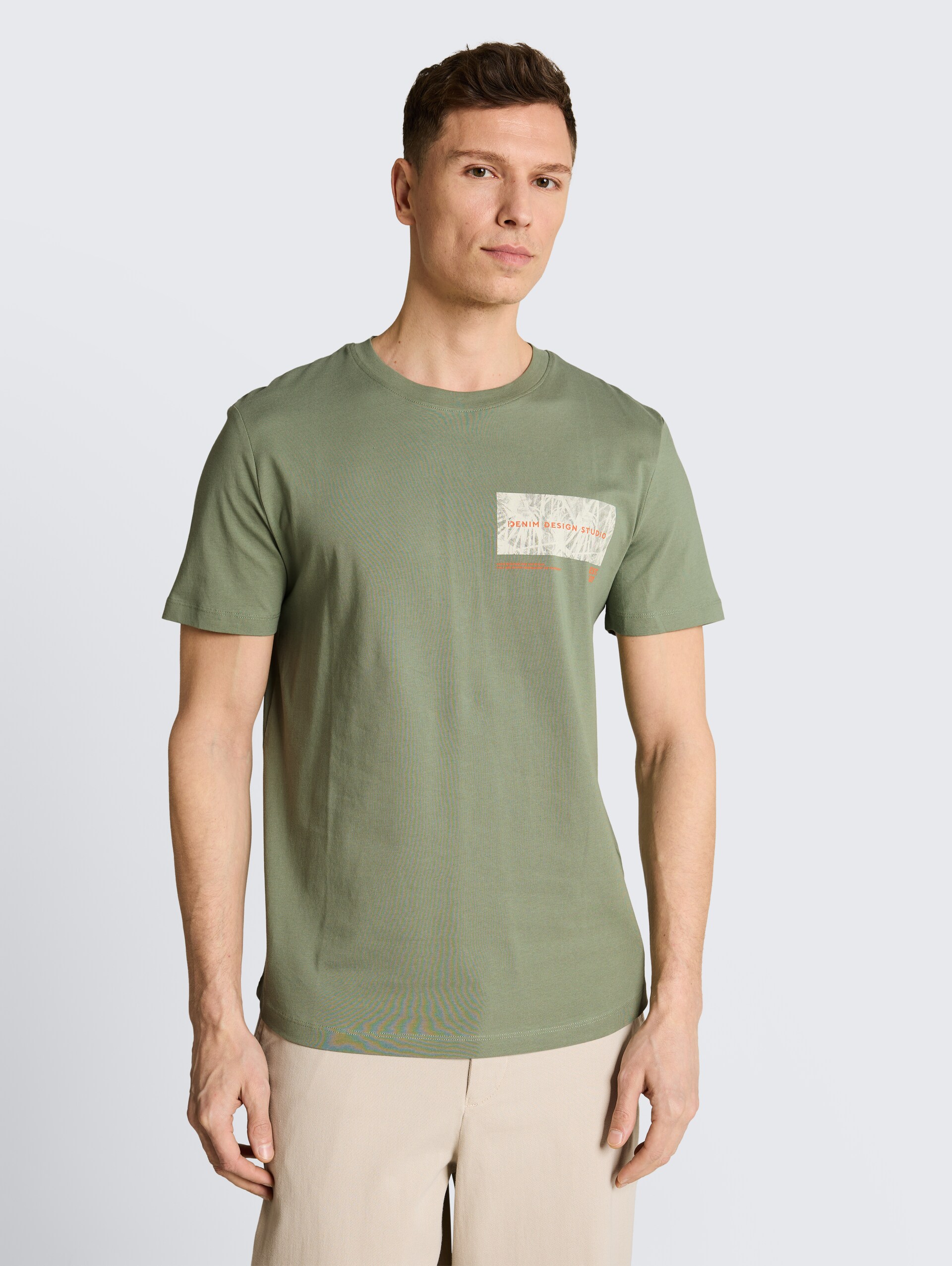 T-shirt with print - Sea Spray - Neckline model front view