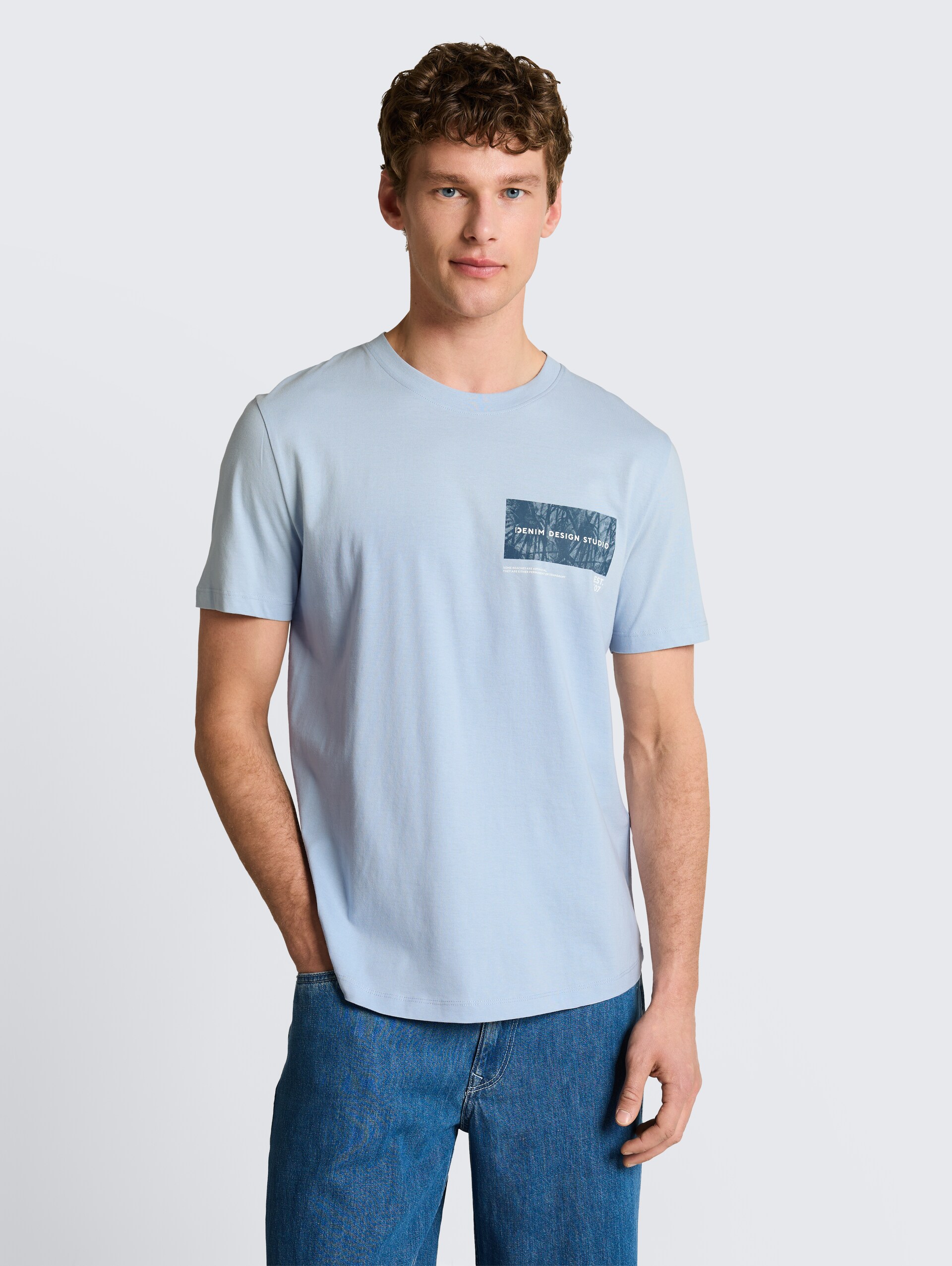 T-Shirt mit Print - smart light blue - Ausschnitt Model-Vorderansicht
