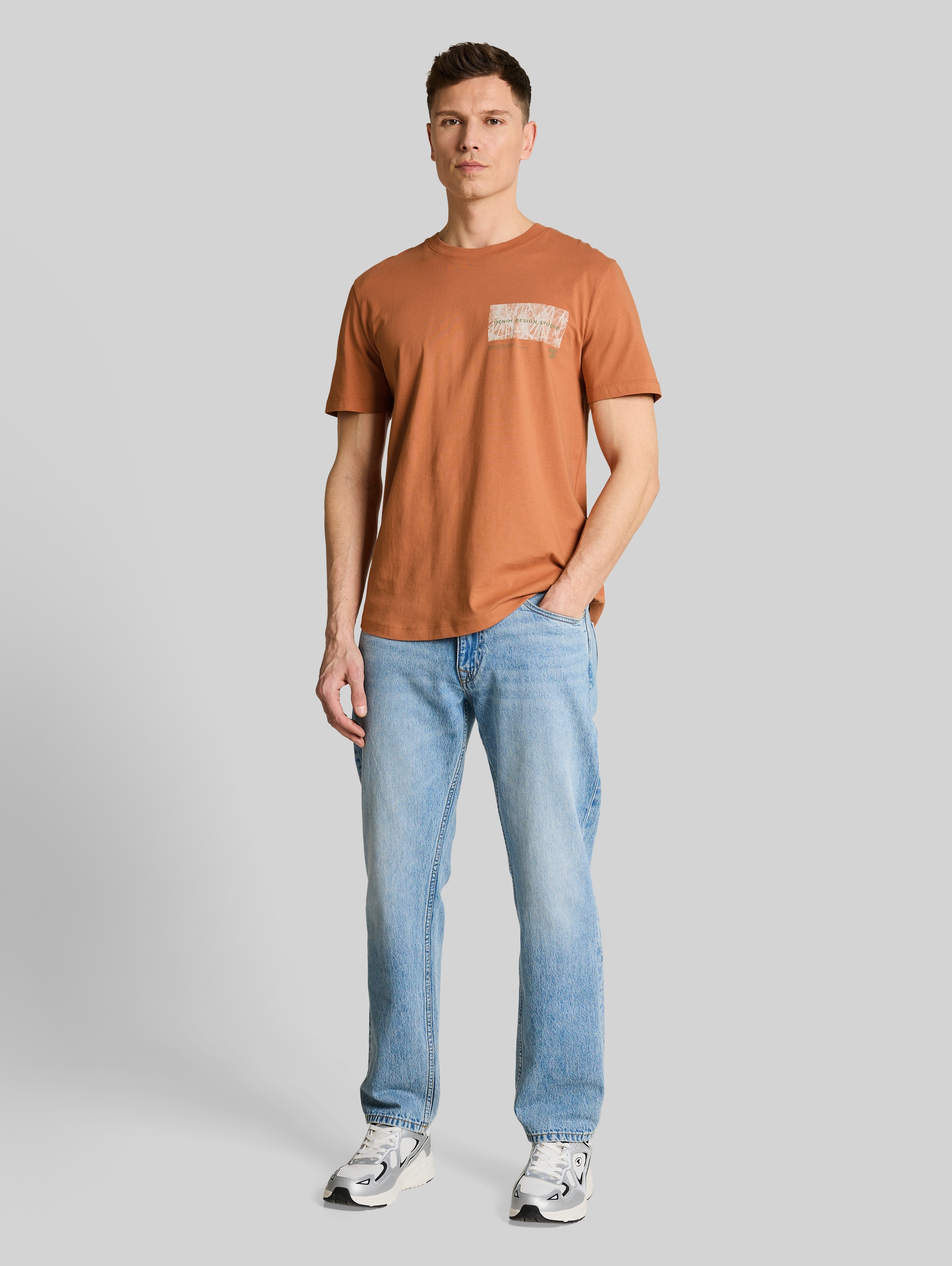 T-Shirt mit Print - faded copper orange - Model-Vorderansicht
