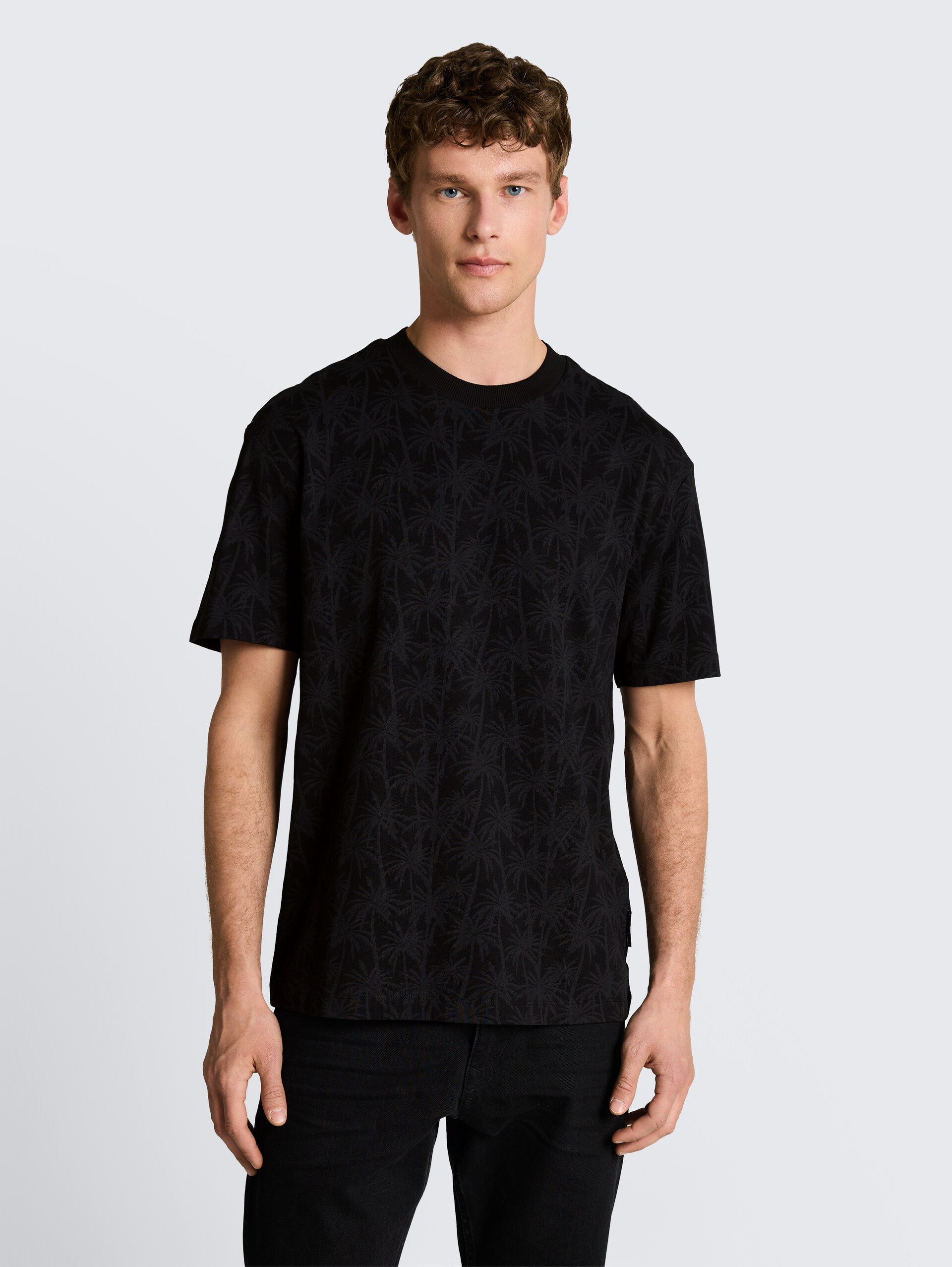 Relaxed fit T-shirt met palmprint - black laser palm design - Nek model vooraanzicht