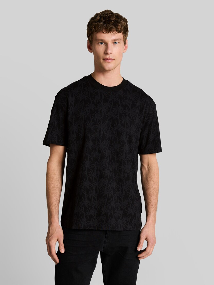 Relaxed Fit T-Shirt mit Palmenprint von Denim Male, black laser palm design