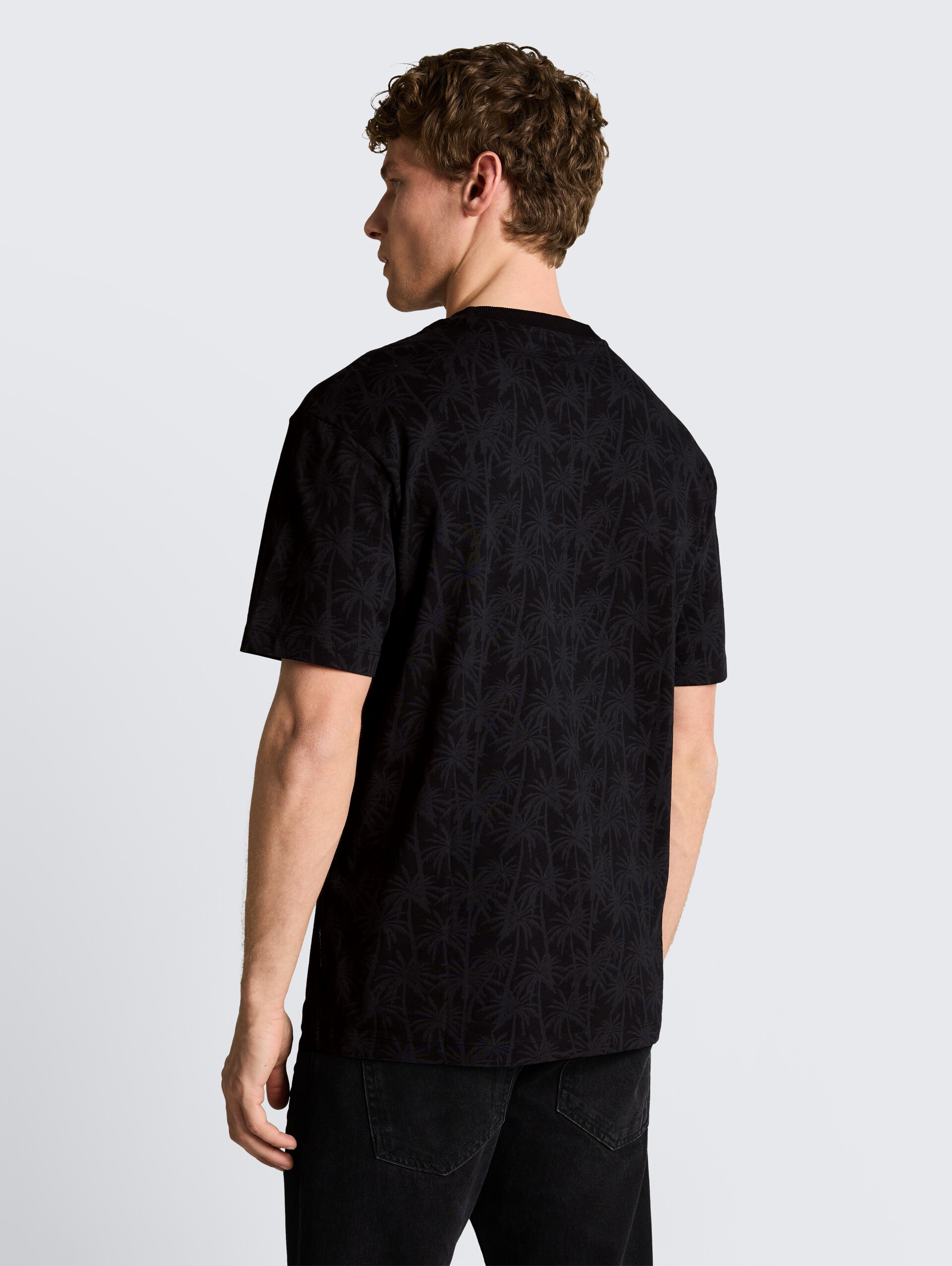Relaxed fit T-shirt met palmprint - black laser palm design - Neklijn model-achteraanzicht