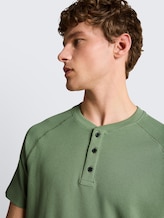 Henley T-Shirt mit Waffelstruktur - Sea Spray - Detail-Model-Ansicht