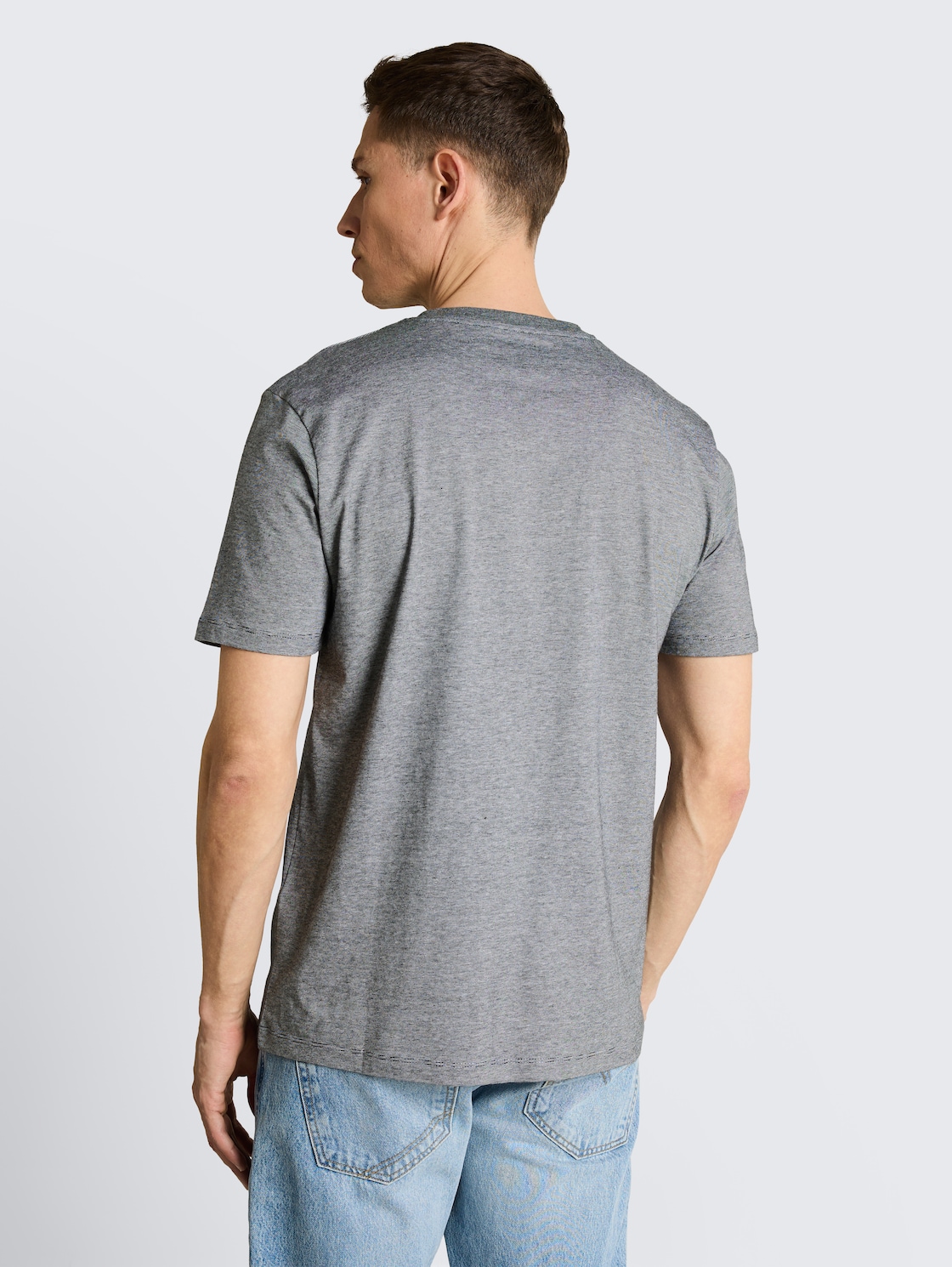 T-Shirt mit Palmenprint - Black - Auschnitt Model-Rückansicht