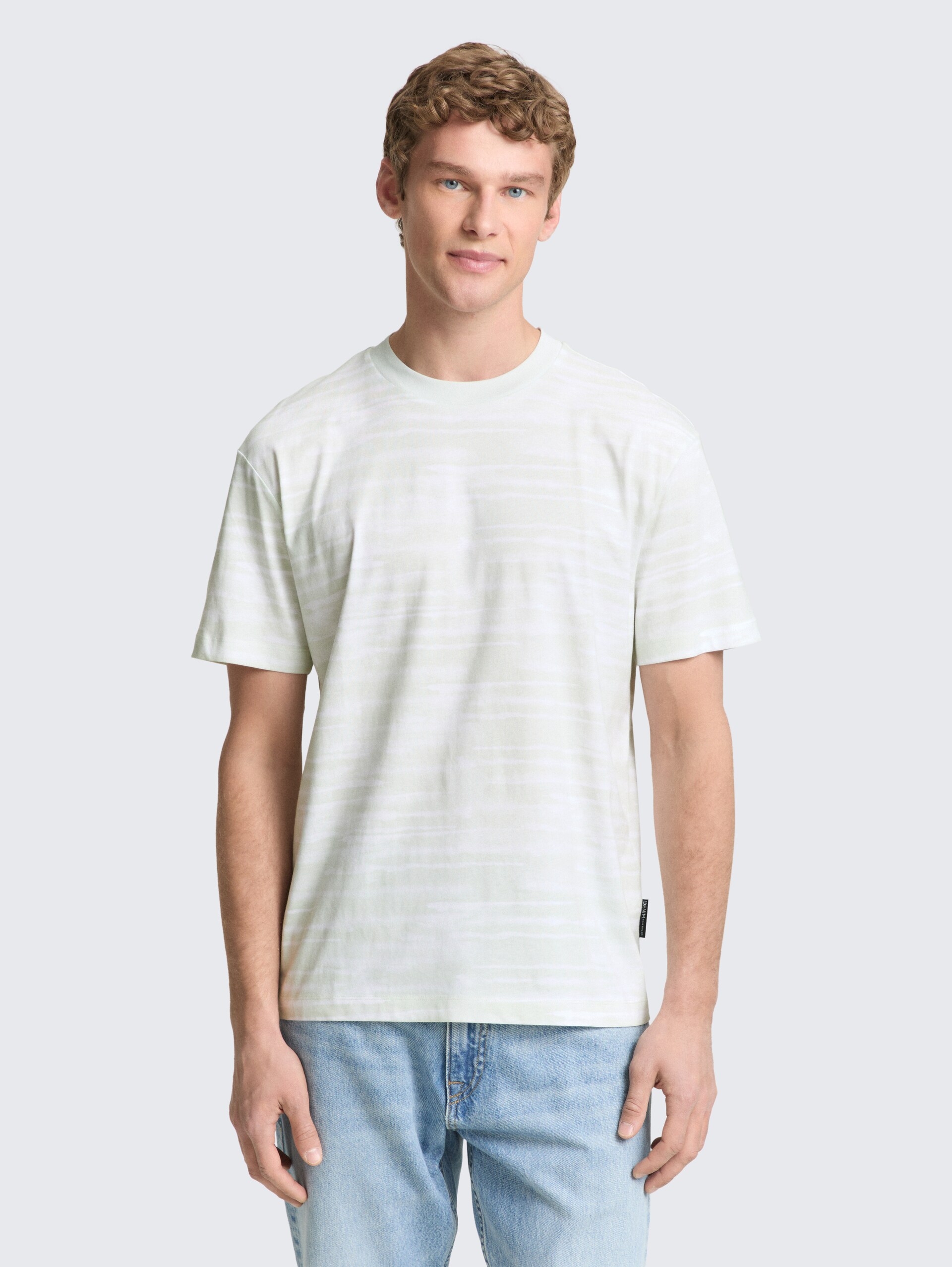 Relaxed fit T-shirt met patroon - light mint white watery stripe - Nek model vooraanzicht