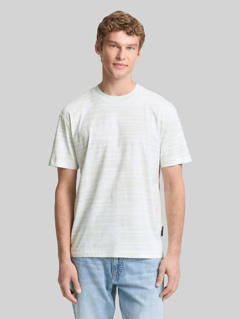 Relaxed Fit T-Shirt mit Muster von Denim Male, light mint white watery stripe
