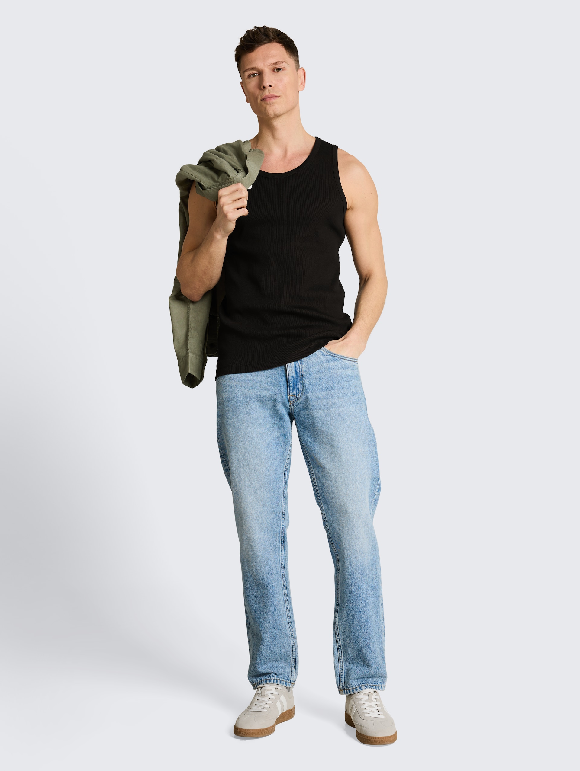 Basic Ripp Tanktop - Black - Model-Vorderansicht