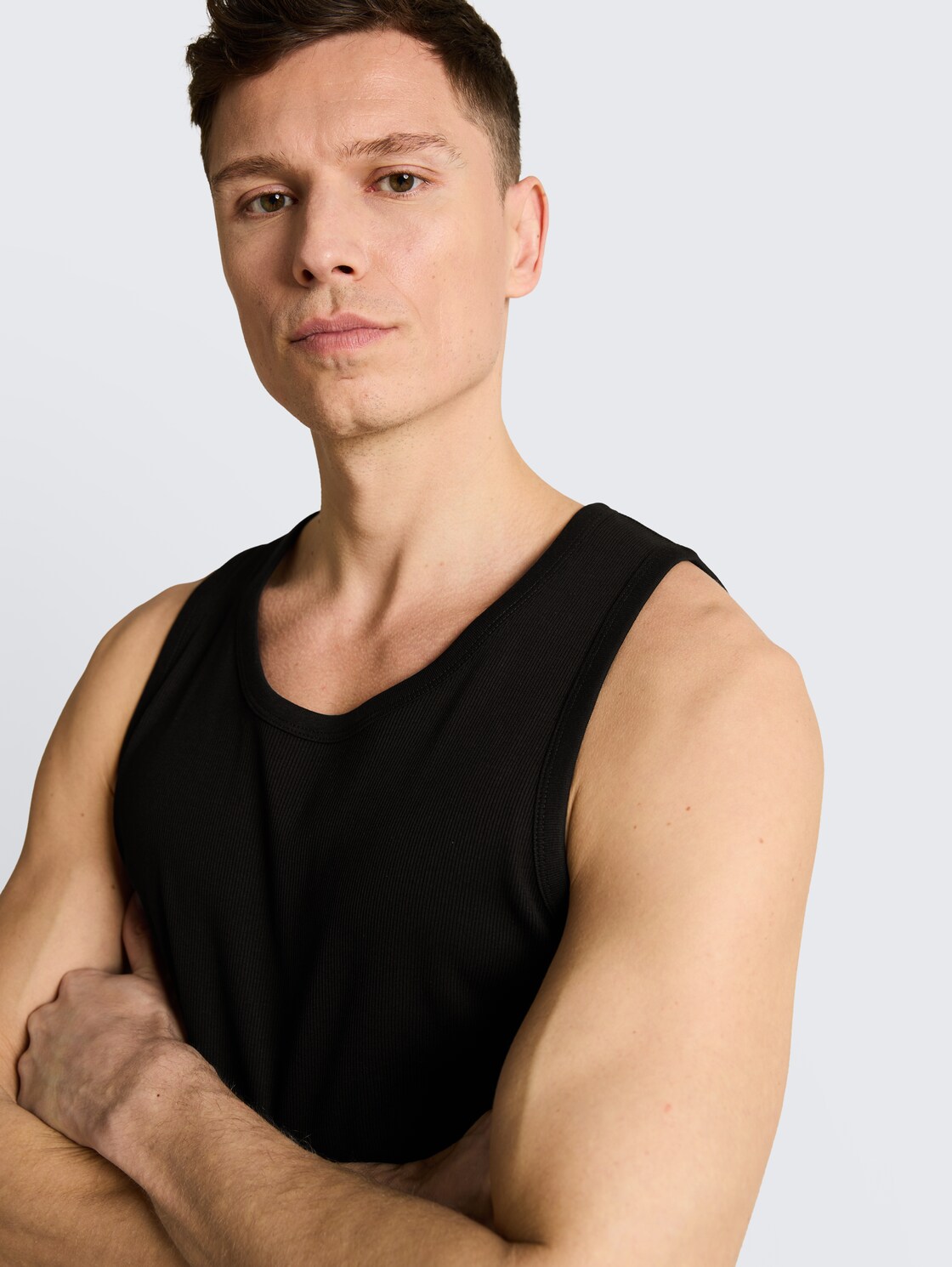 Basic Ripp Tanktop - Black - Detail-Model-Ansicht