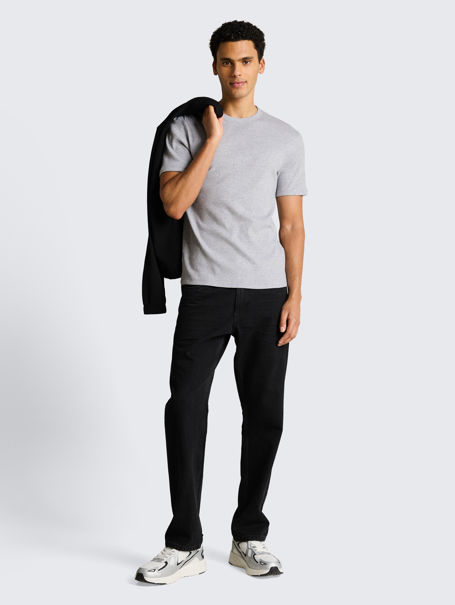 Slim fit T-shirt met ribbelstructuur - Light Stone Grey Melange - Model vooraanzicht