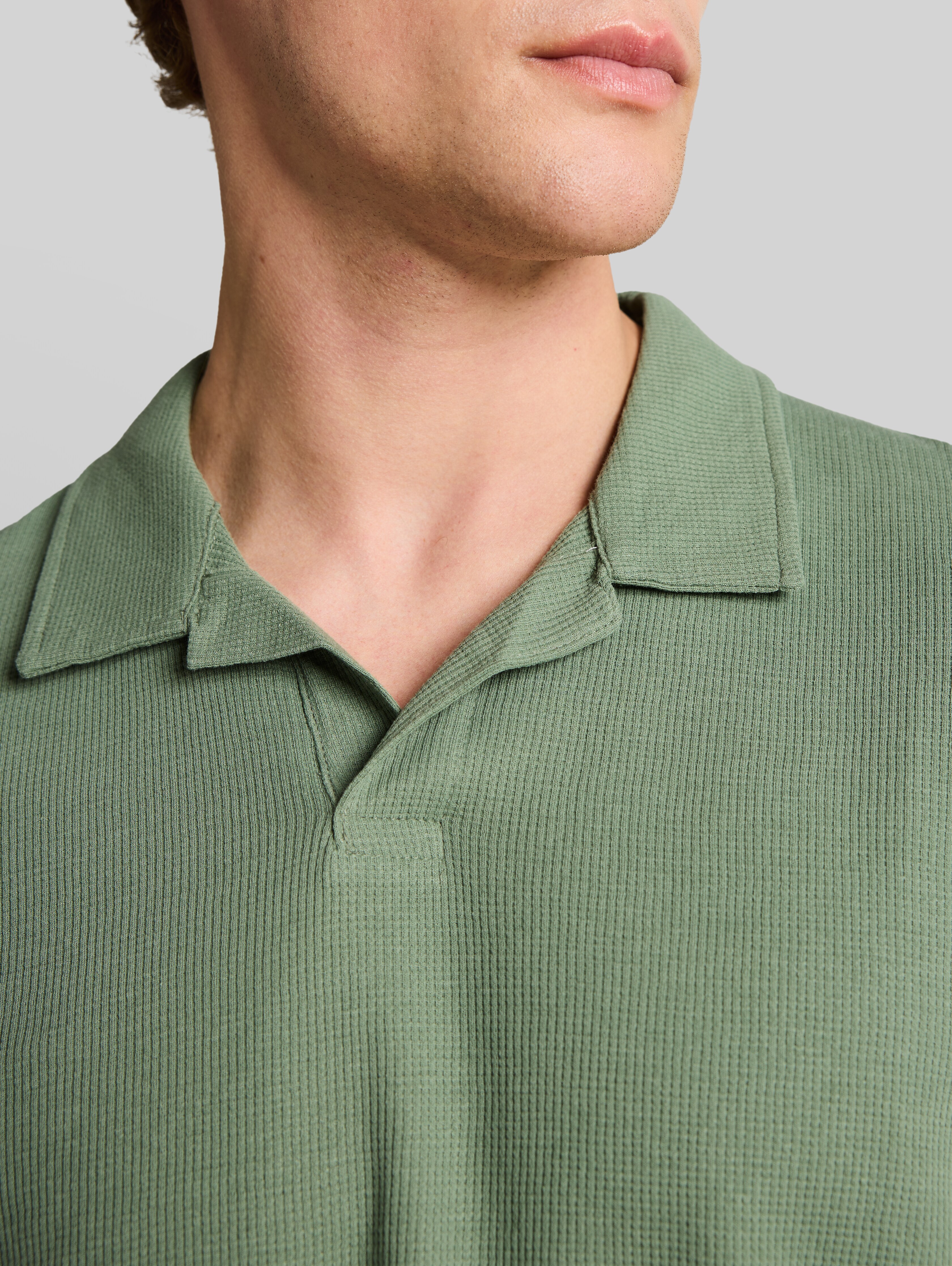 Relaxed-fit resort polo shirt with waffle texture in green by Tom