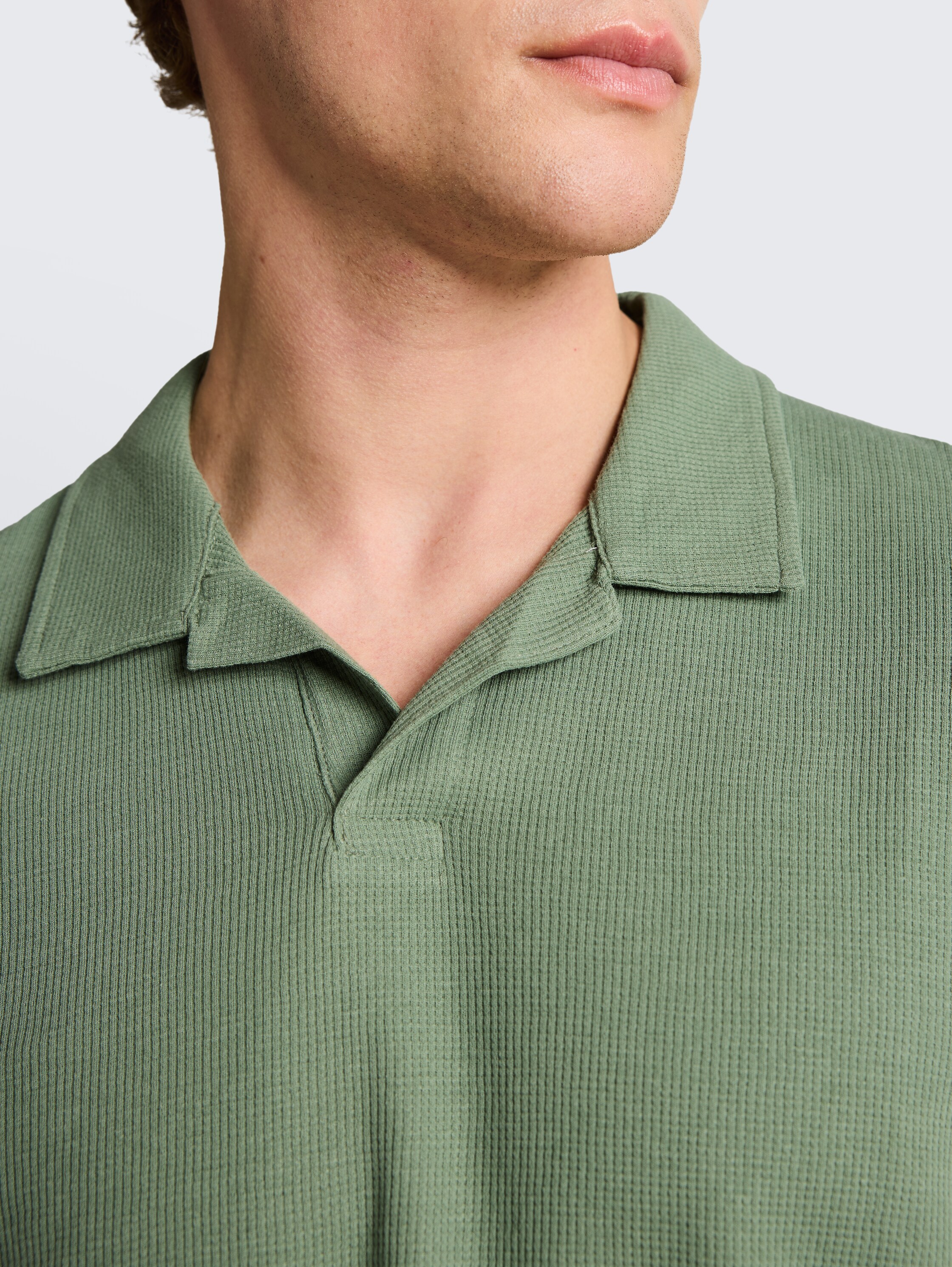 Relaxed-fit resort polo shirt with waffle texture - sea_spray - 
