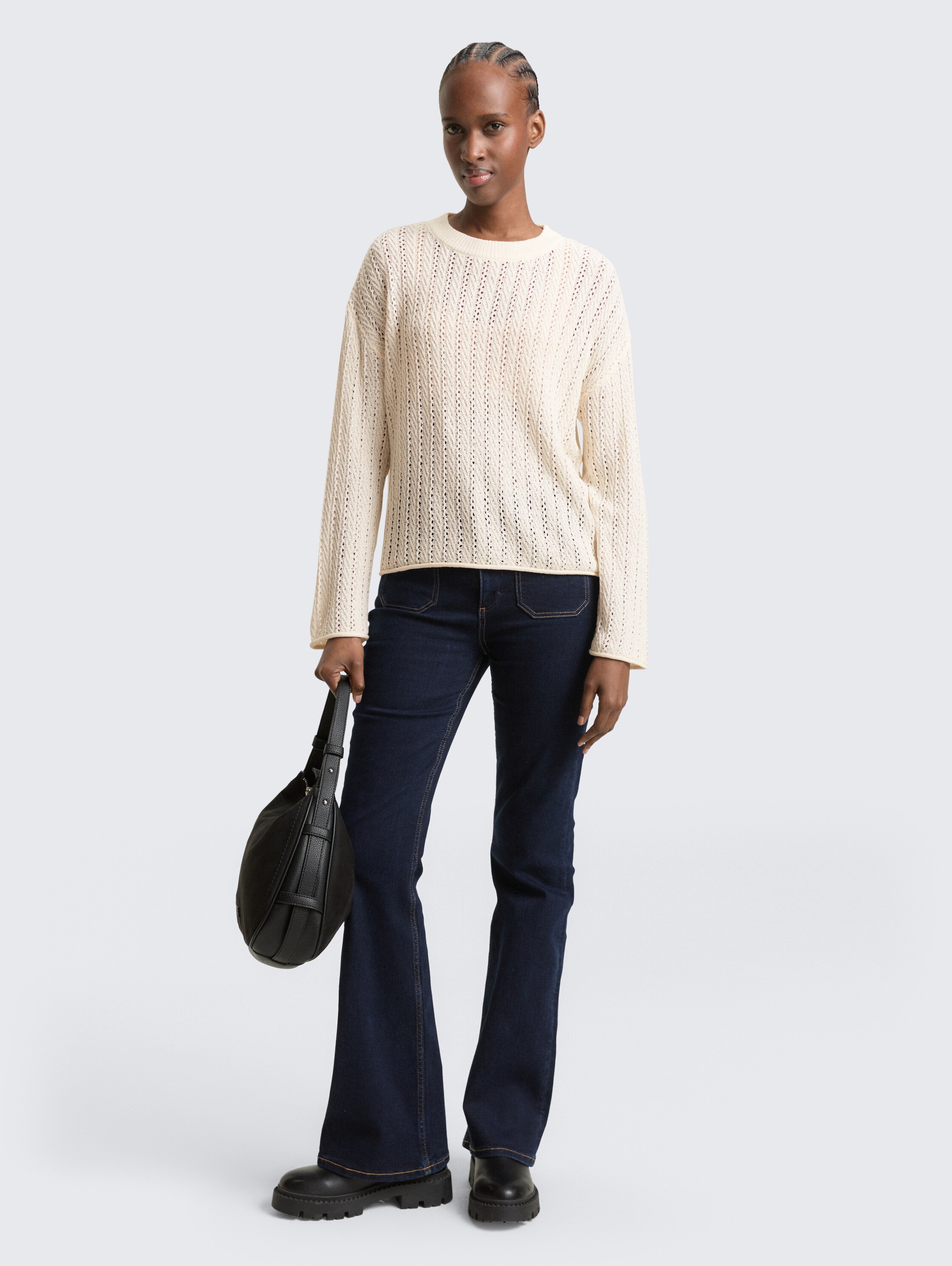 Relaxed Fit Strickpullover mit Lochmuster - Gardenia White - Model-Vorderansicht