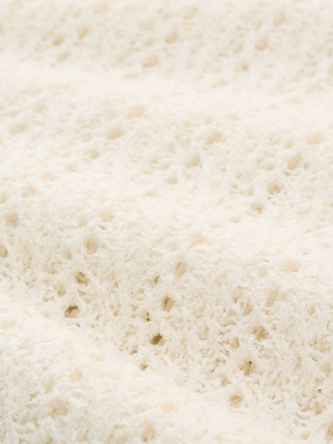 Relaxed Fit Strickpullover mit Lochmuster - Gardenia White - Material-Ansicht