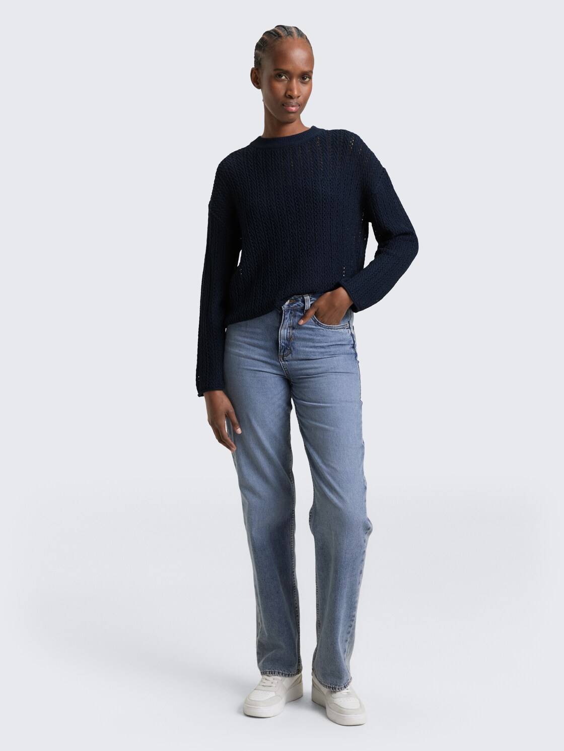 Relaxed Fit Strickpullover mit Lochmuster - sky captain blue - Model-Vorderansicht