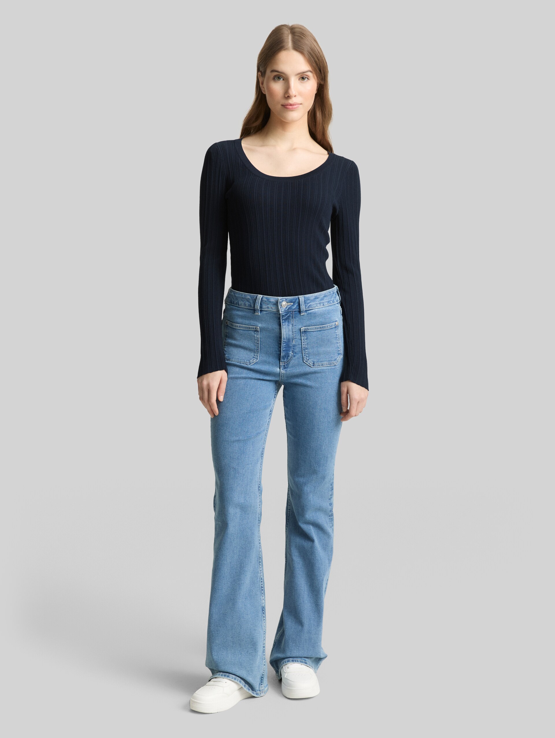 Tight fit knitted jumper with ribbed texture - sky captain blue - Model front view
