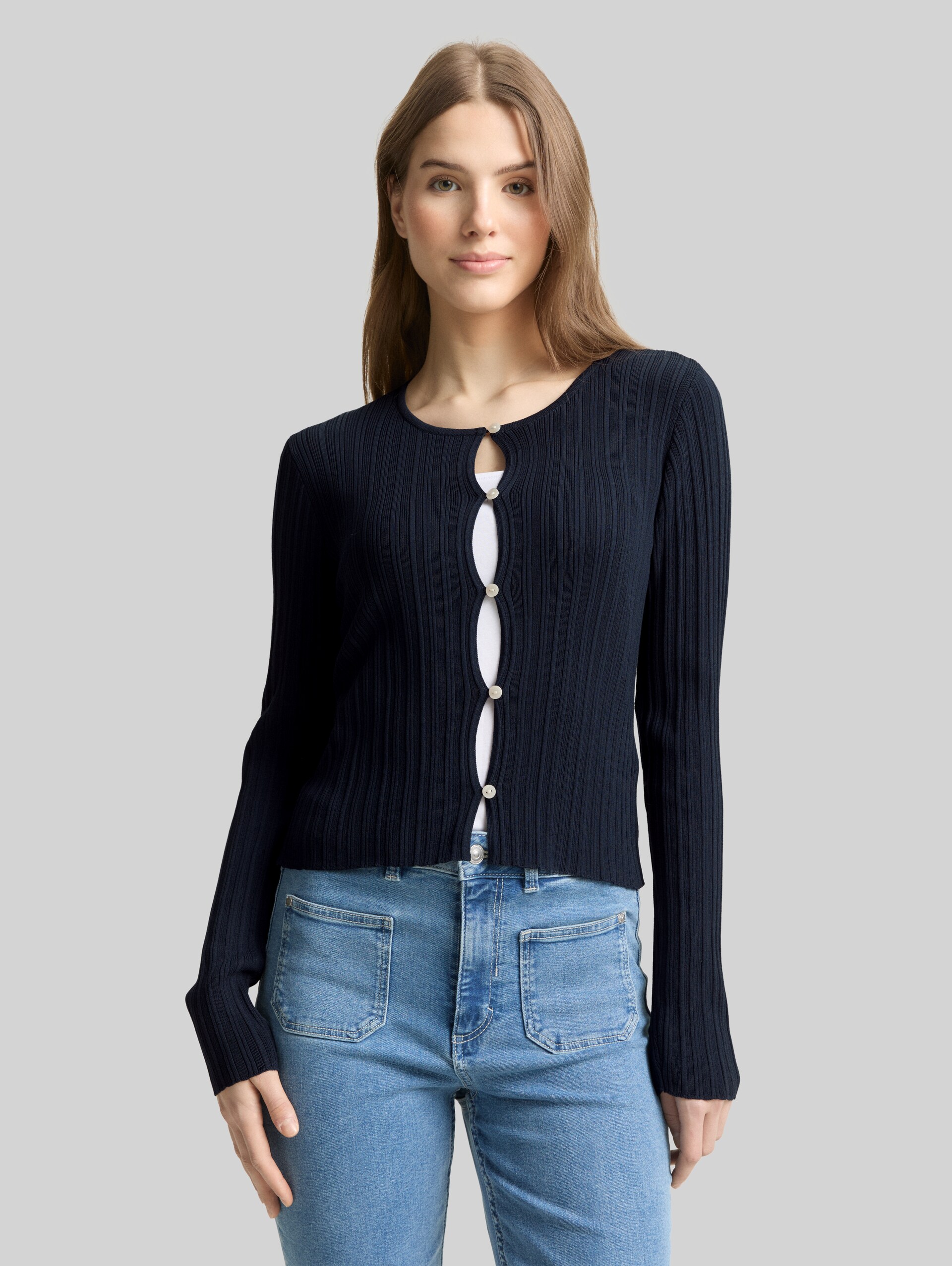 Cardigan with ribbed structure - sky captain blue - Neckline model front view