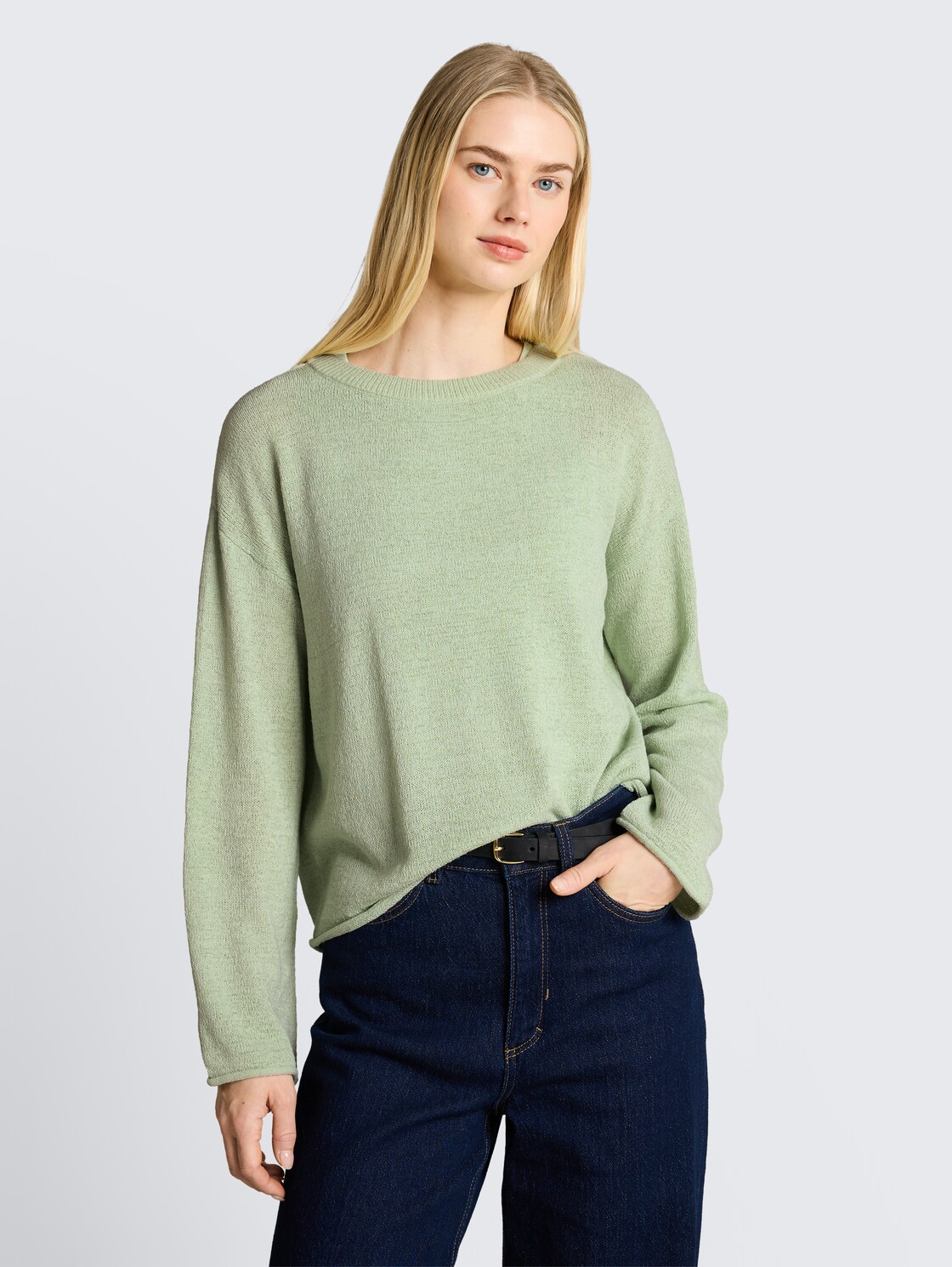 Relaxed Fit Strickpullover mit U-Boot-Ausschnitt - light matcha green - Ausschnitt Model-Vorderansicht