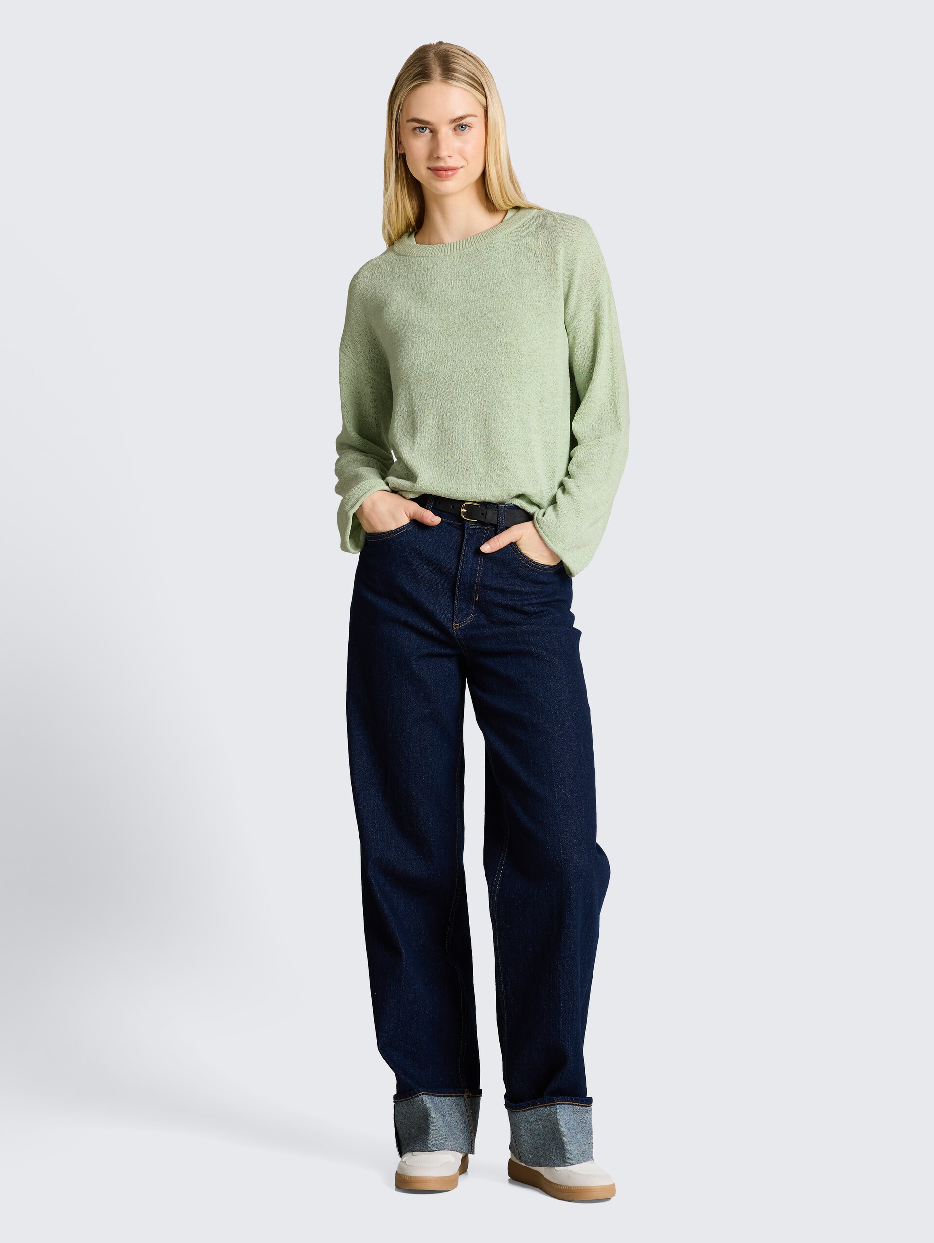 Relaxed Fit Strickpullover mit U-Boot-Ausschnitt - light matcha green - Model-Vorderansicht