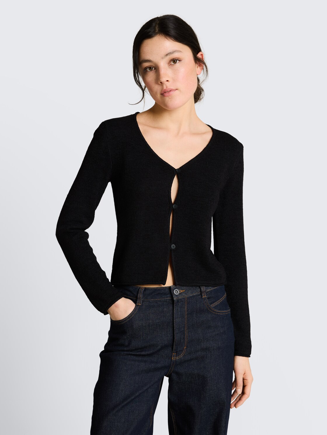 Cardigan mit V-Ausschnitt - deep black - Ausschnitt Model-Vorderansicht