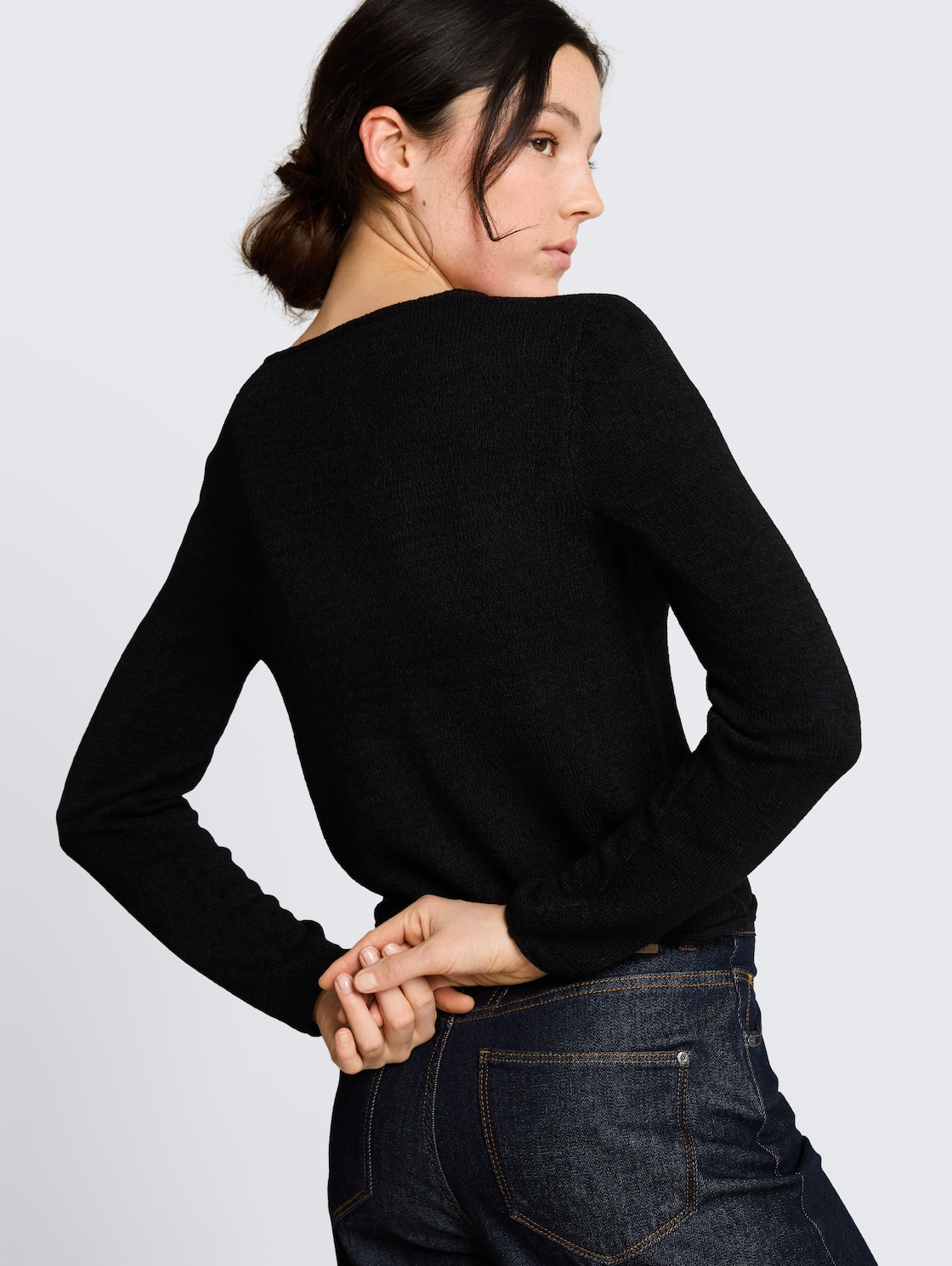 Cardigan mit V-Ausschnitt - deep black - Detail-Model-Ansicht