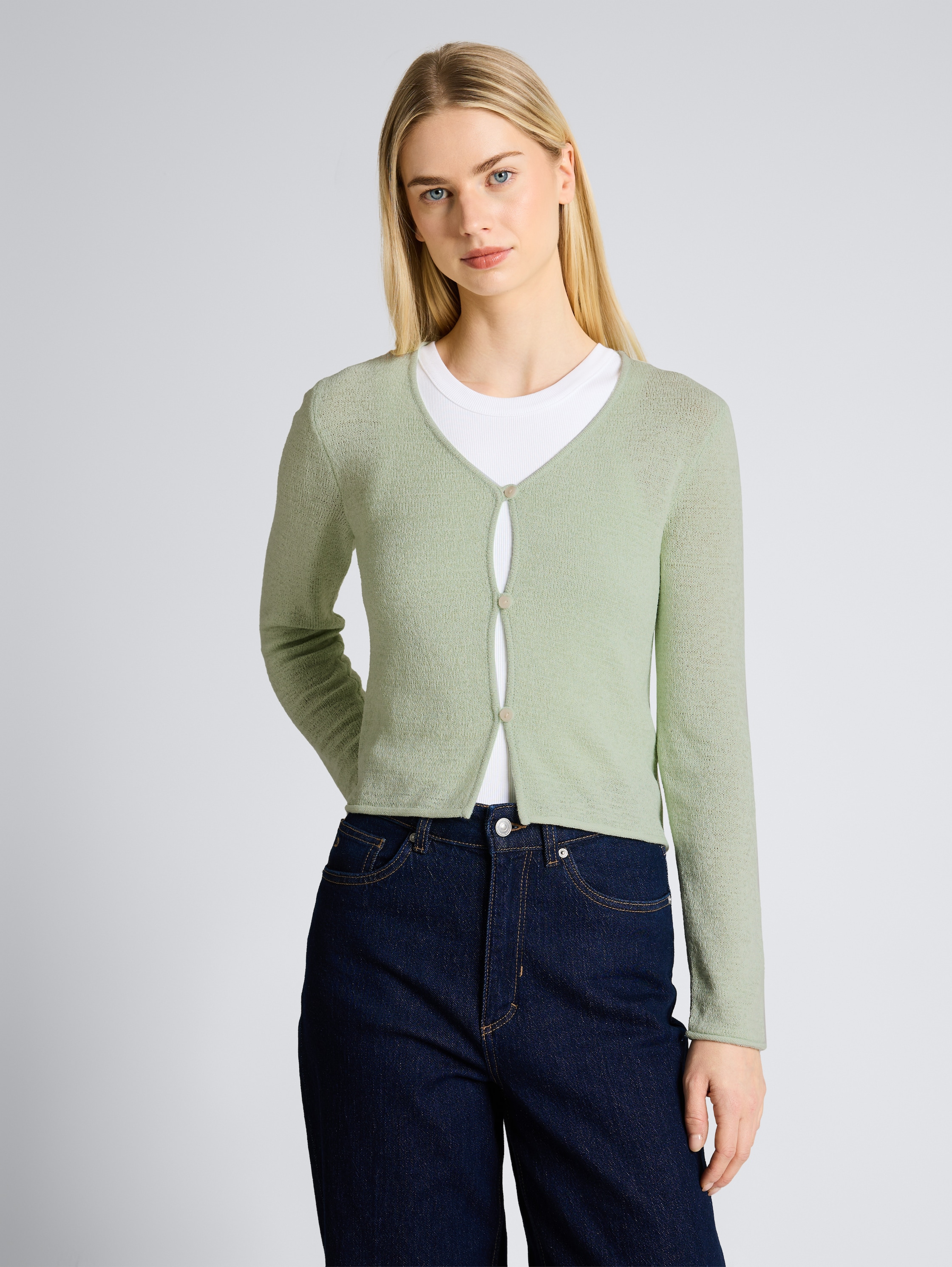 Cardigan mit V-Ausschnitt - light matcha green - Ausschnitt Model-Vorderansicht