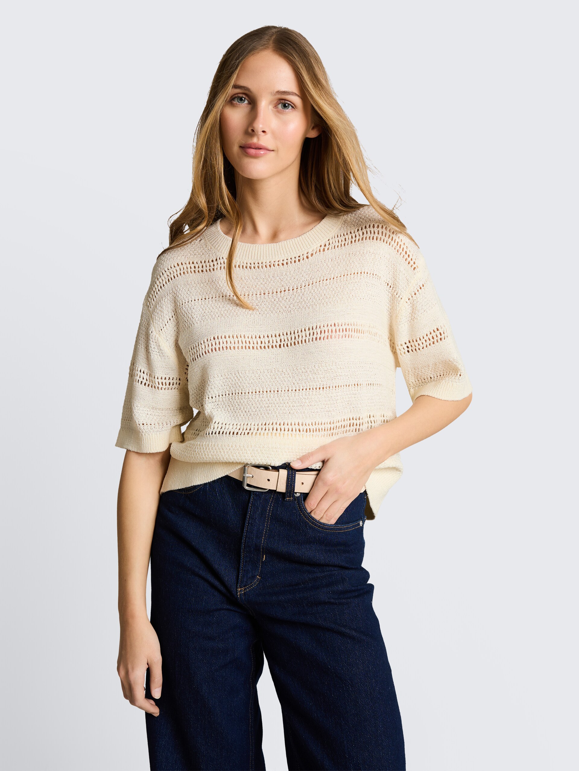 Relaxed fit knitted jumper with eyelet pattern - Gardenia White - Neckline model front view