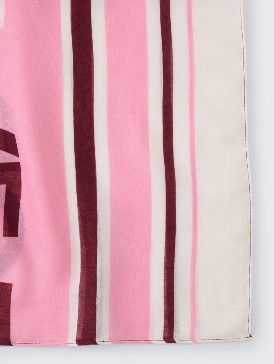 Schal mit Schriftzug - red pink heart design - Material-Ansicht