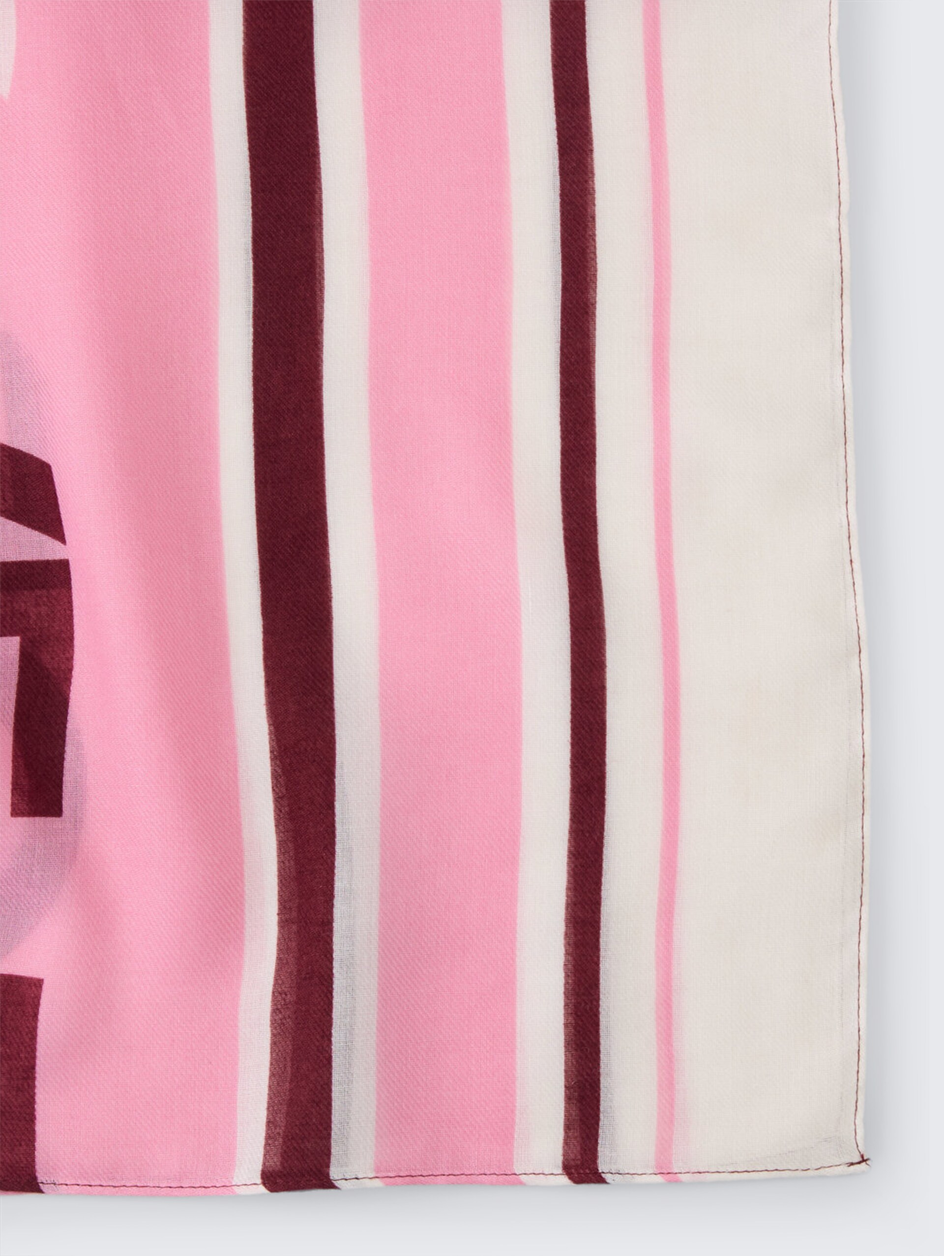 Schal mit Schriftzug - red pink heart design - Material-Ansicht