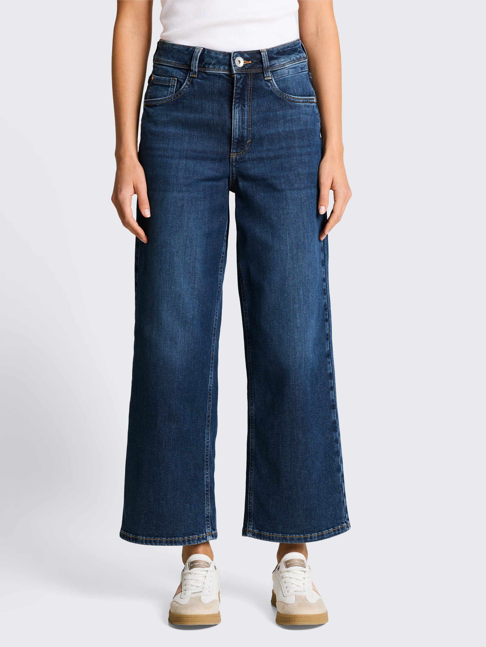 TTNELMA CULOTTE Jeans - mid stone bright blue denim - Neckline model front view