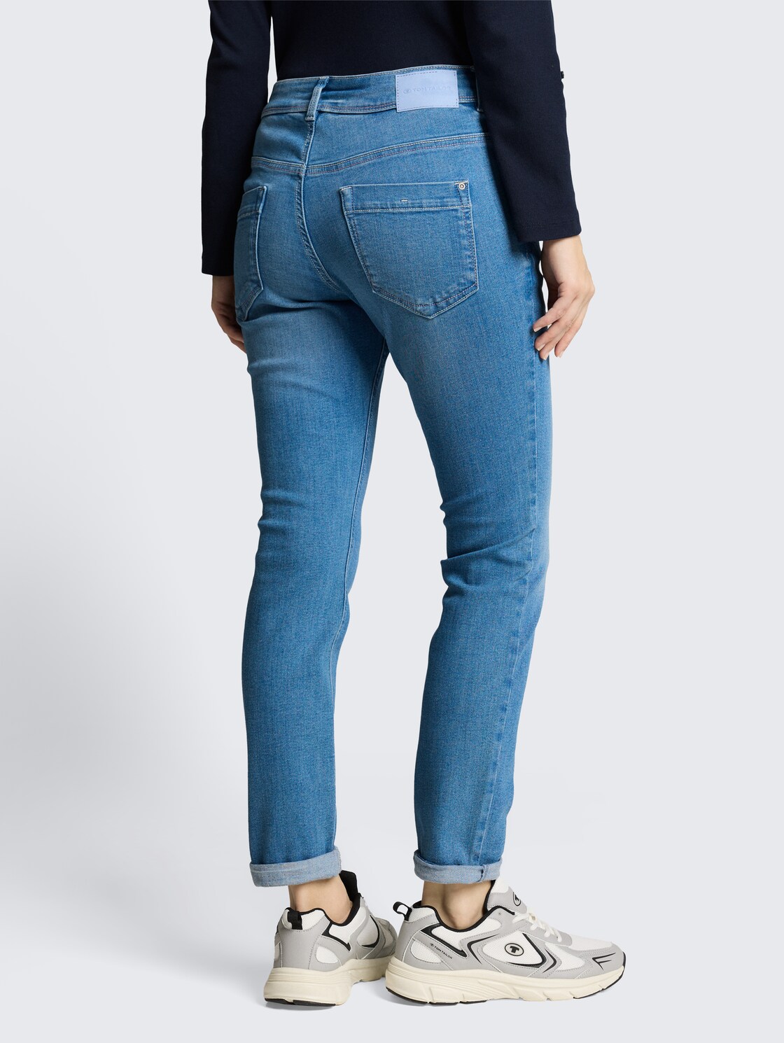 TTMAYA TAPERED Stretch Jeans mit Kordelzug - bright blue denim - Auschnitt Model-Rückansicht