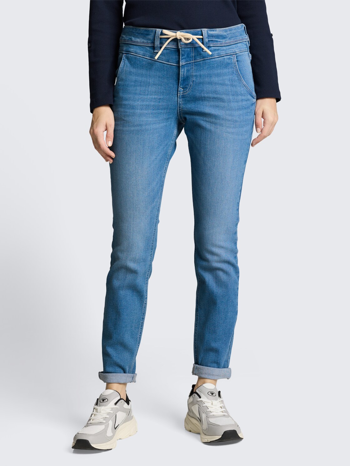 TTMAYA TAPERED Stretch Jeans mit Kordelzug - bright blue denim - Ausschnitt Model-Vorderansicht