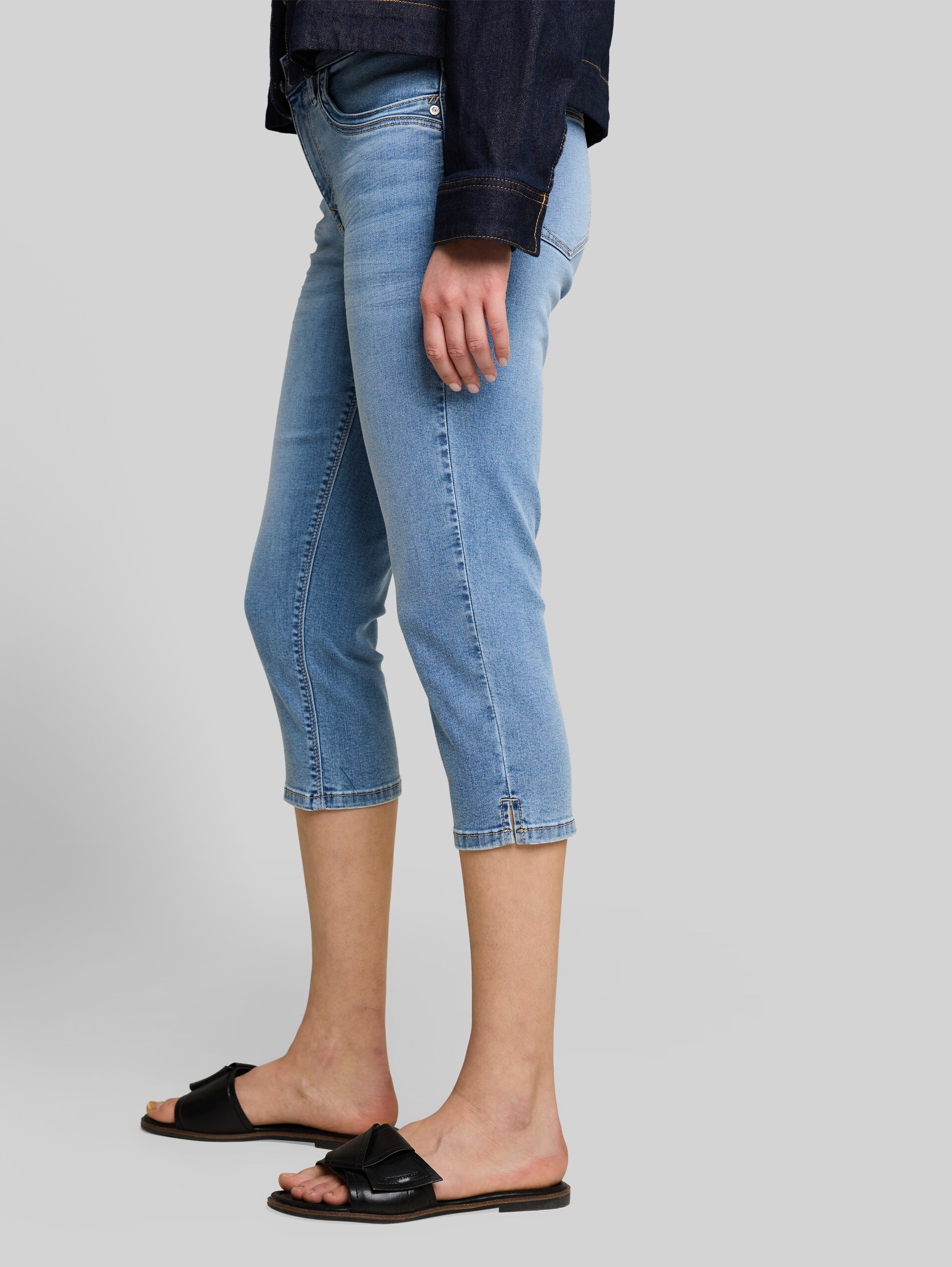 TTLENE SLIM Capri jeans with high stretch - Clean Light Stone Blue Denim - Detail model view